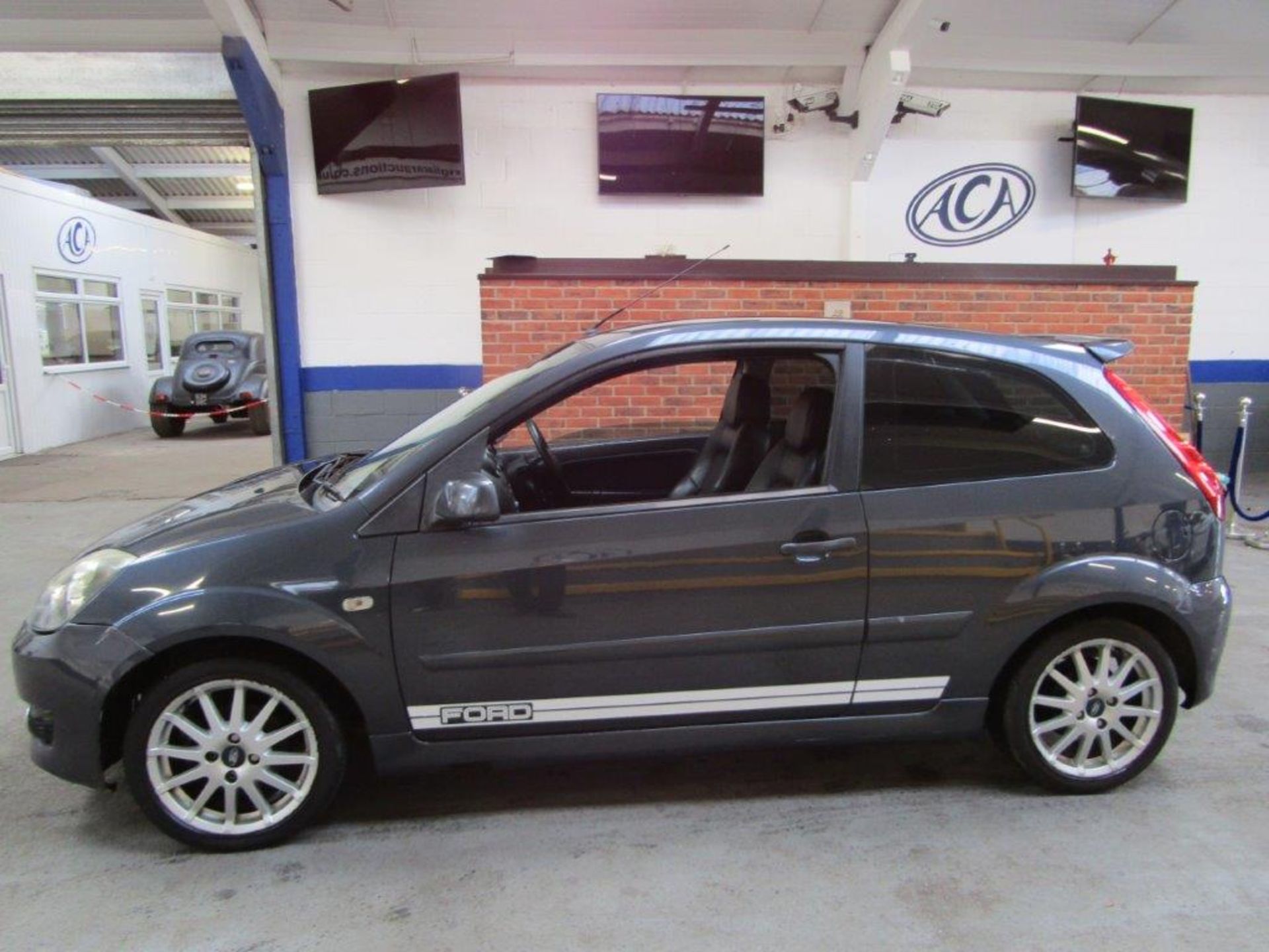 06 06 Ford Fiesta Zetec S - Image 2 of 21