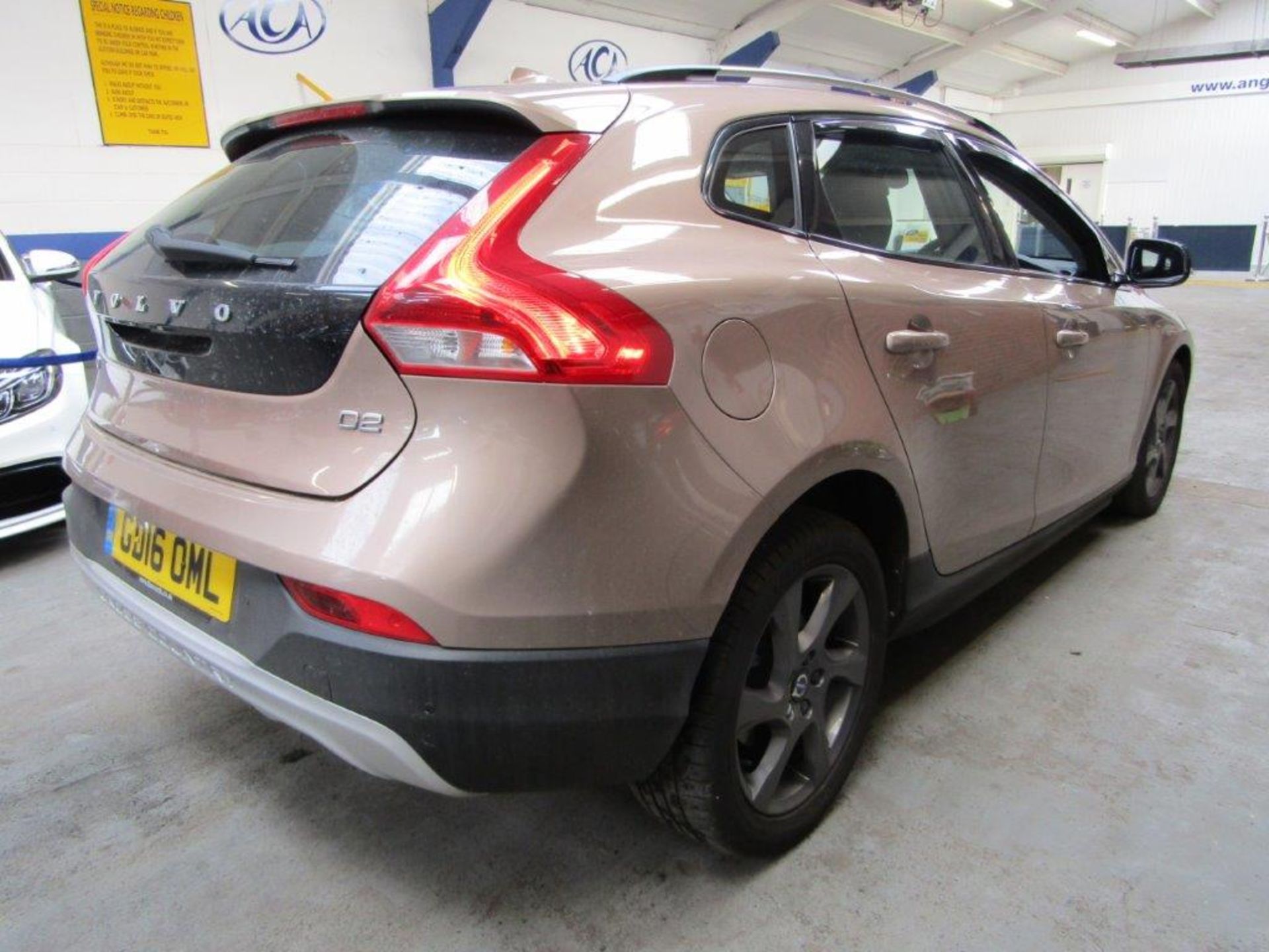 16 16 Volvo V40 Cross Country Lux - Image 22 of 22