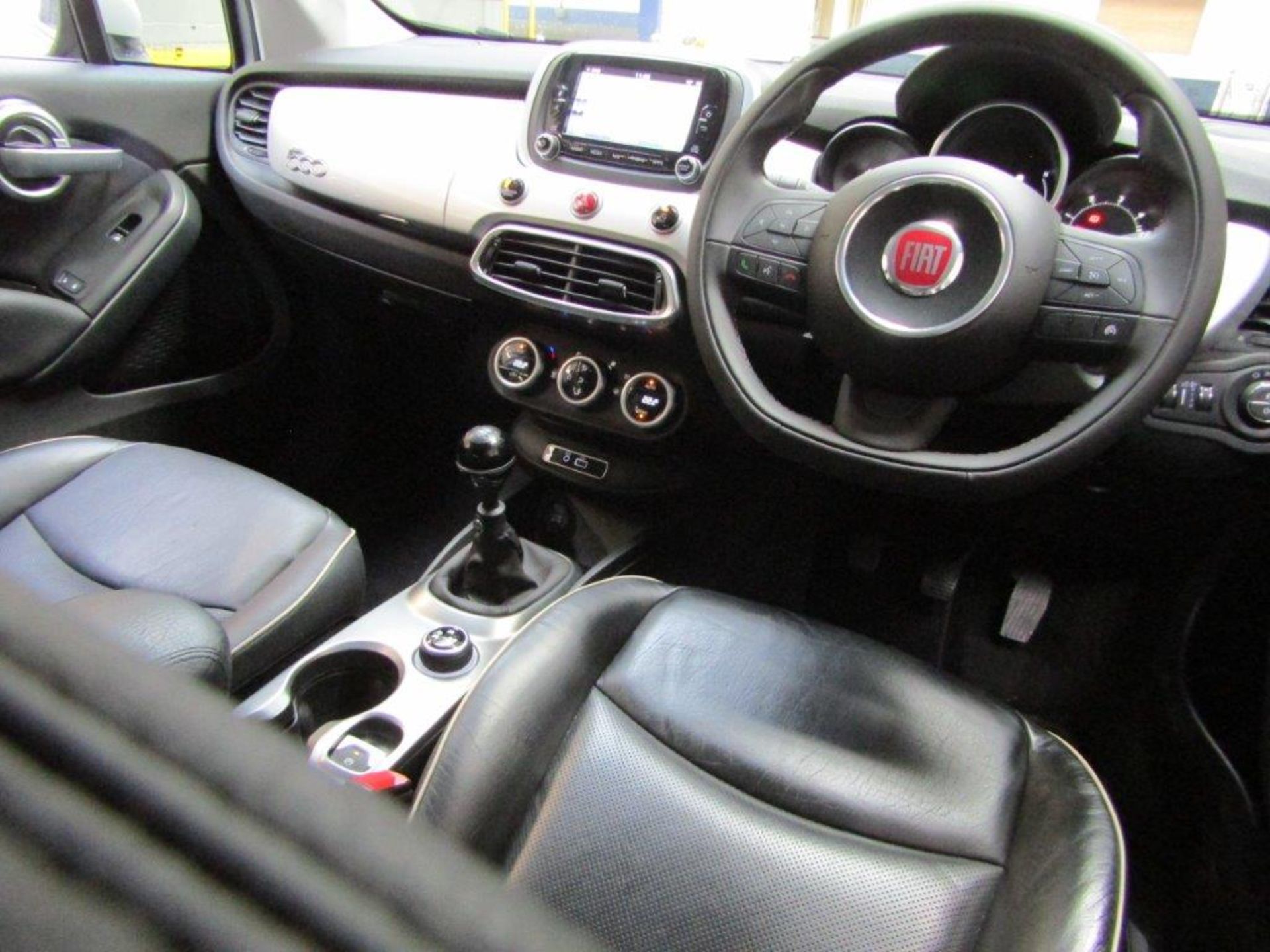 18 18 Fiat 500X Lounge Multijet - Image 14 of 26