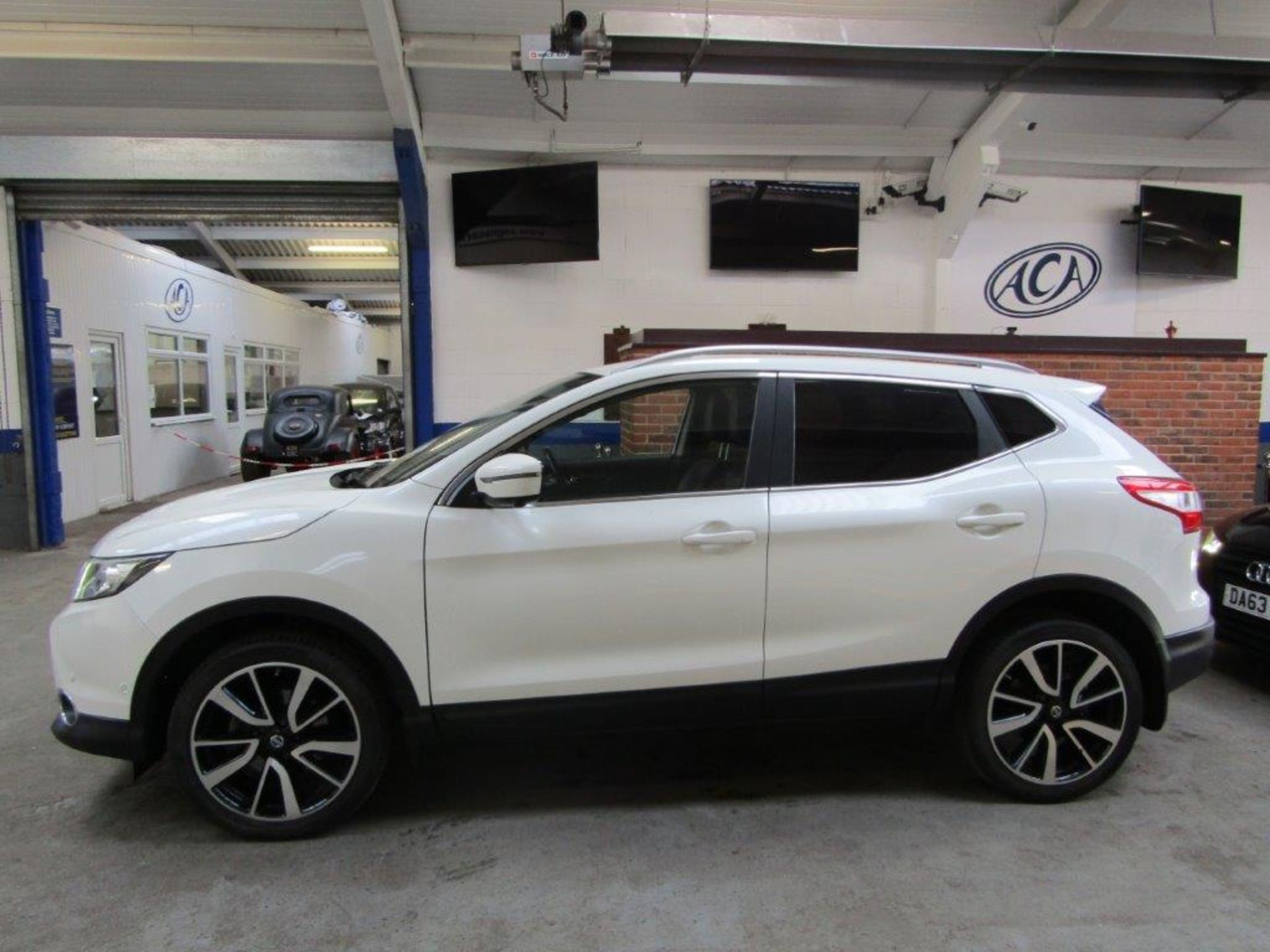 65 15 Nissan Qashqai Tekna DCI - Image 2 of 22