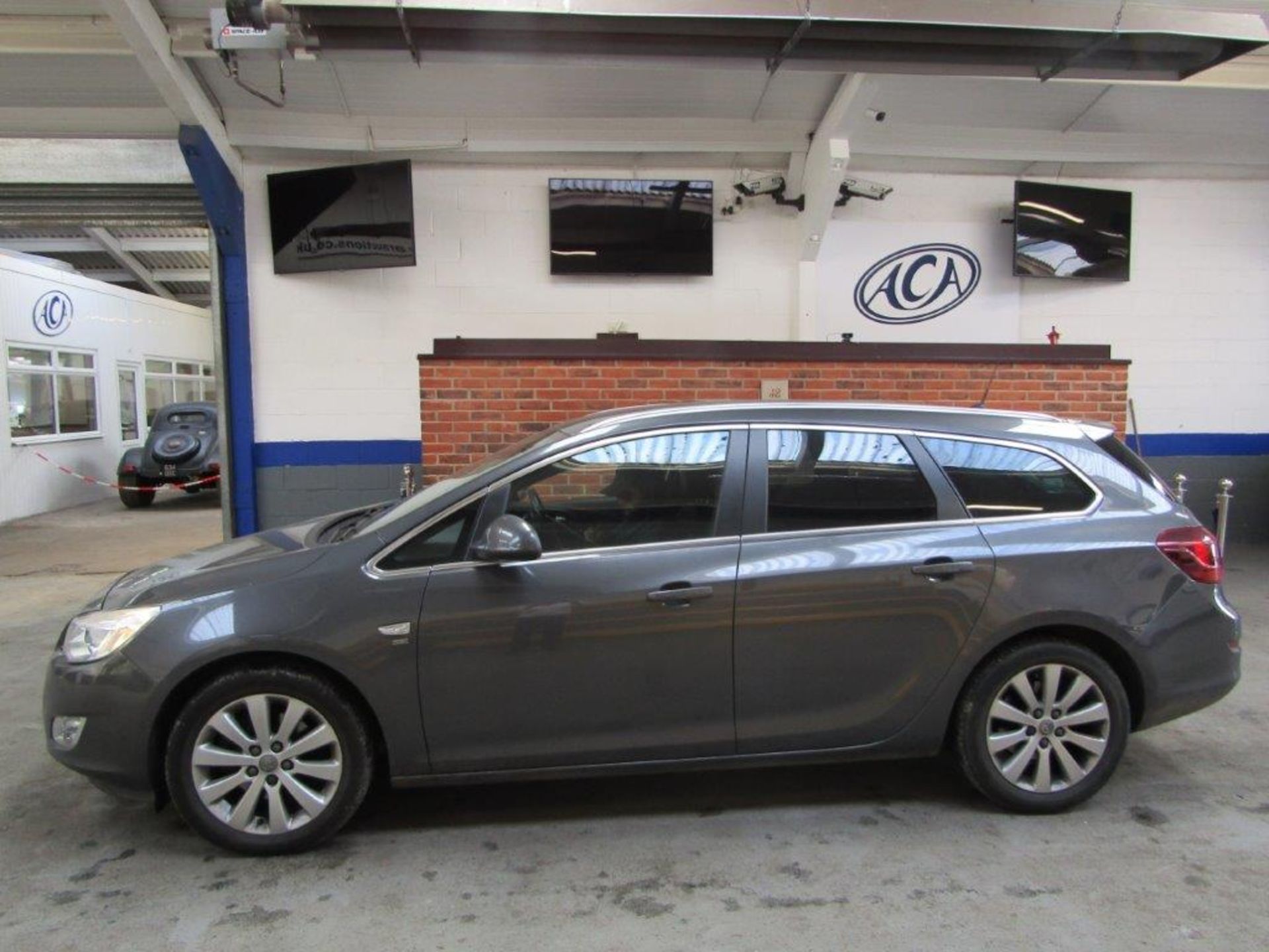 11 11 Vauxhall Astra SE CDTI - Image 2 of 19