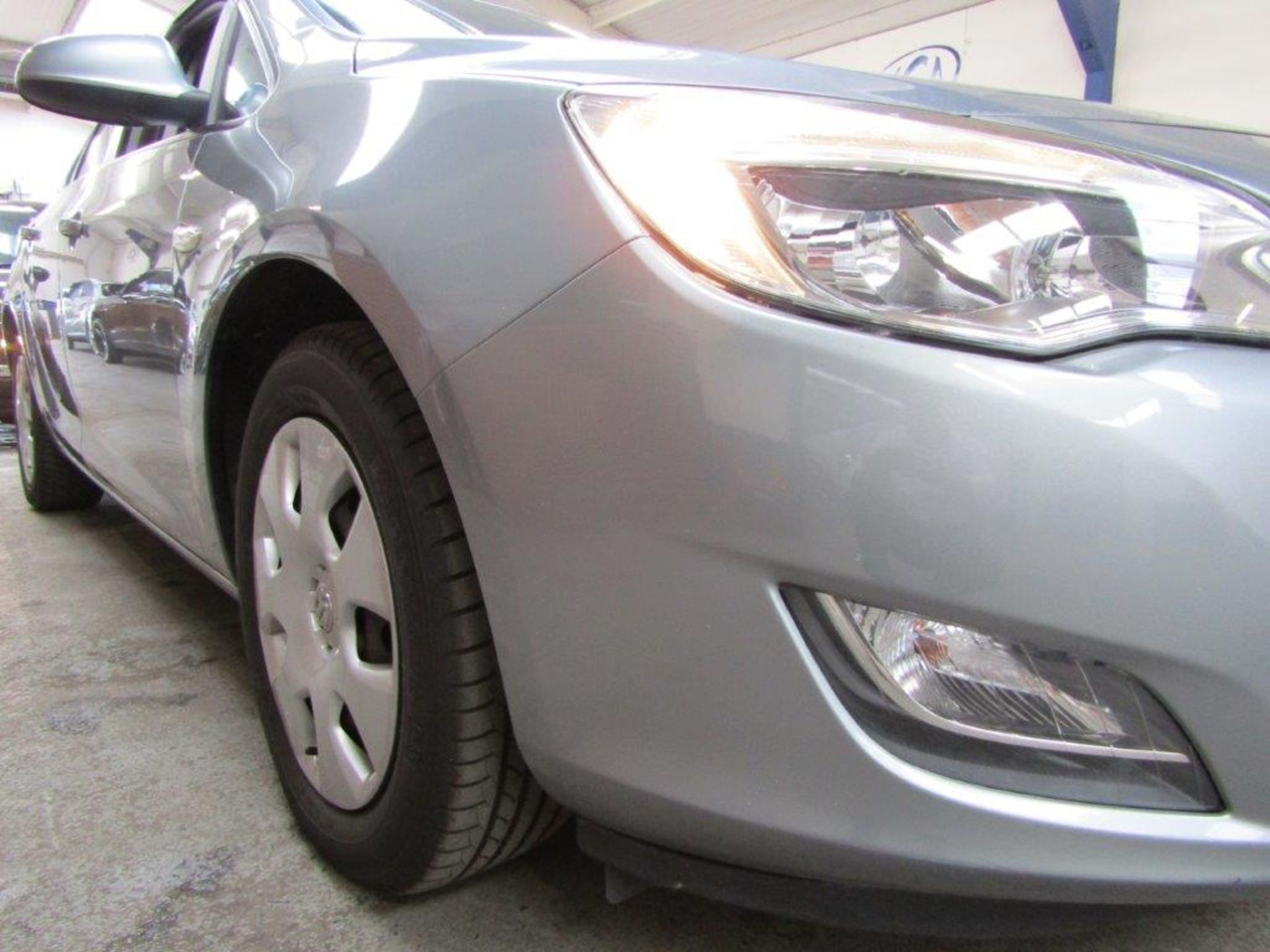 10 10 Vauxhall Astra Exclusiv 113 - Image 5 of 21