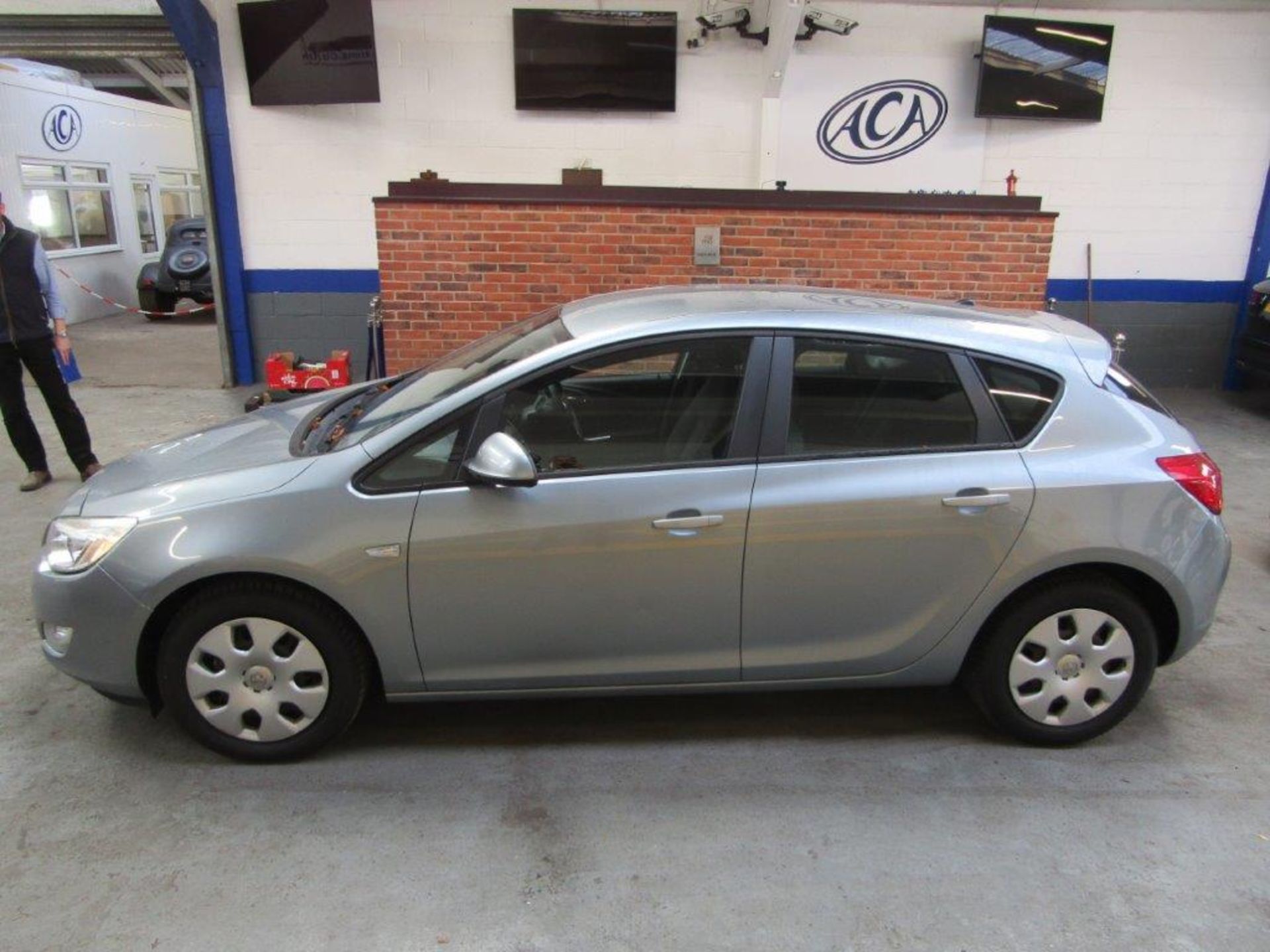 10 10 Vauxhall Astra Exclusiv 113 - Image 2 of 21