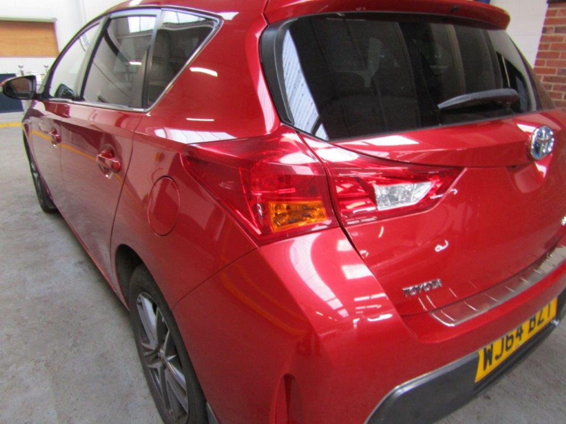 64 14 Toyota Auris Icon + VVT Hybrid - Image 18 of 22