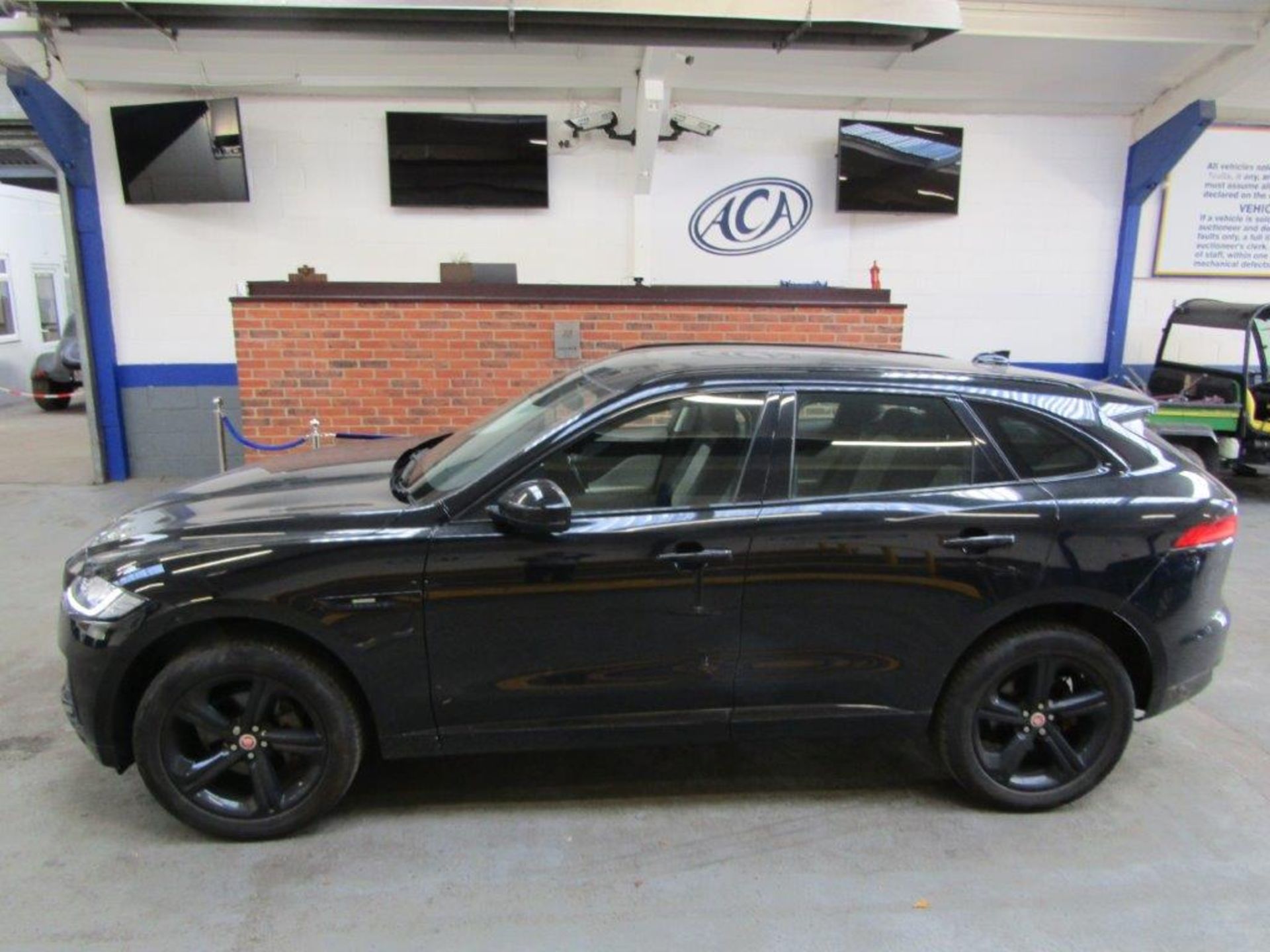 66 16 Jaguar F-Pace R-Sport AWD - Image 2 of 40