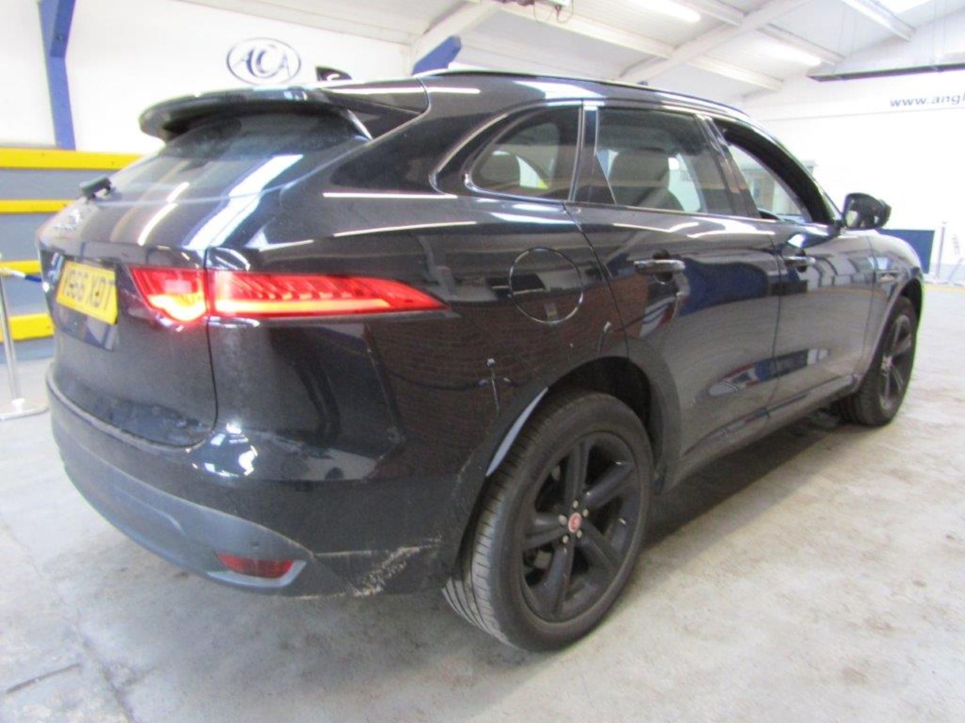 66 16 Jaguar F-Pace R-Sport AWD - Image 14 of 40