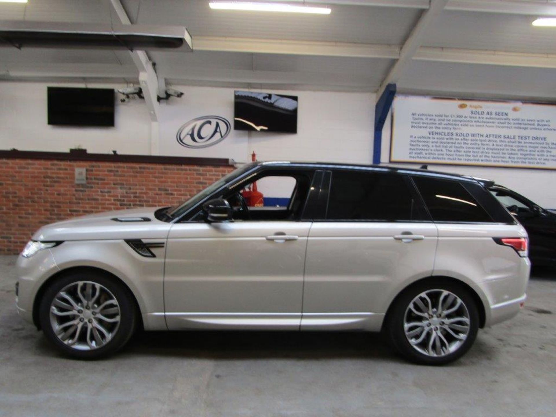 65 15 Range Rover Sport HSE Dynam S - Image 2 of 42