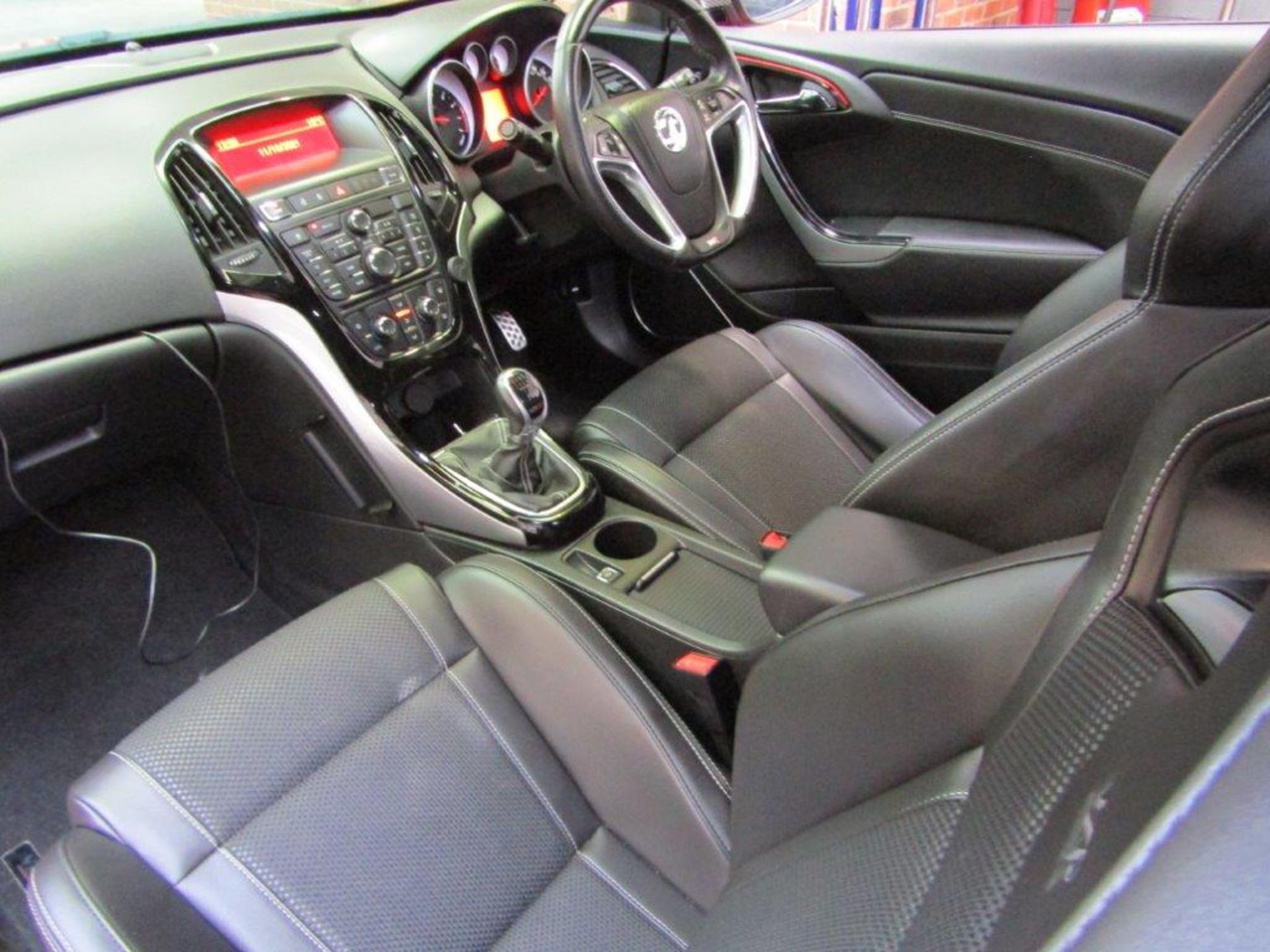 63 13 Vauxhall Astra VXR - Image 25 of 31