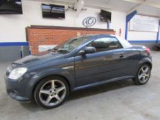 07 07 Vauxhall Tigra Exclusiv Red