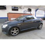 07 07 Vauxhall Tigra Exclusiv Red