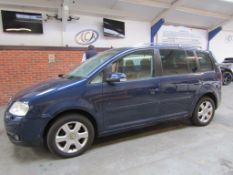 54 04 VW Touran Sport TDI Auto