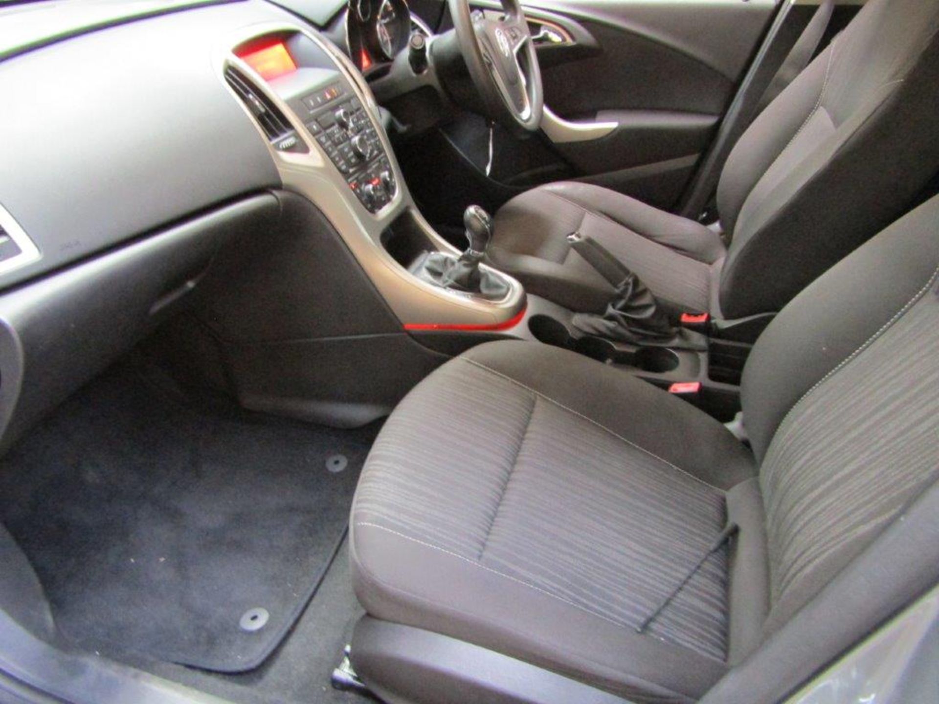 10 10 Vauxhall Astra Exclusiv 113 - Image 16 of 21