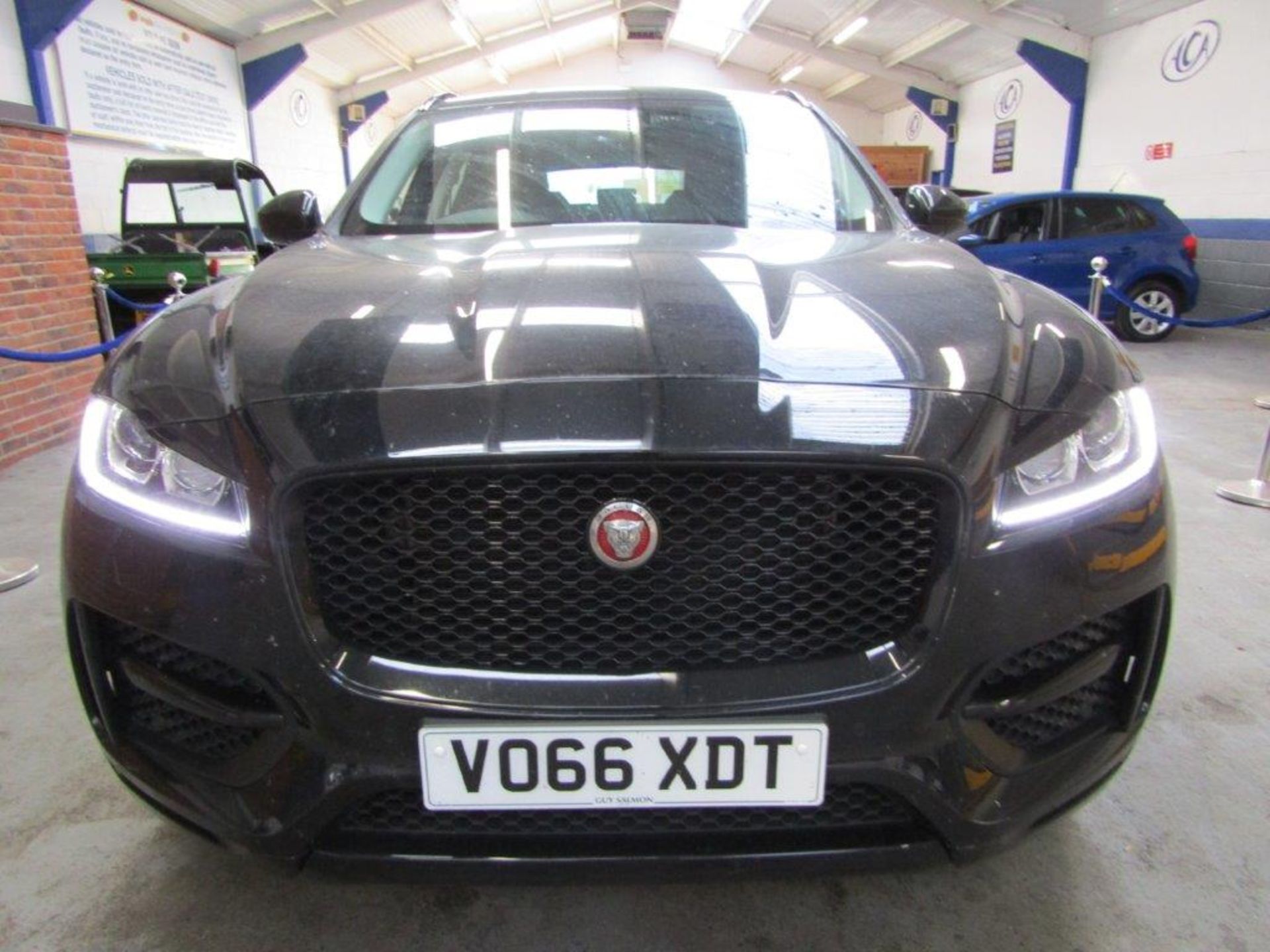 66 16 Jaguar F-Pace R-Sport AWD - Image 19 of 40