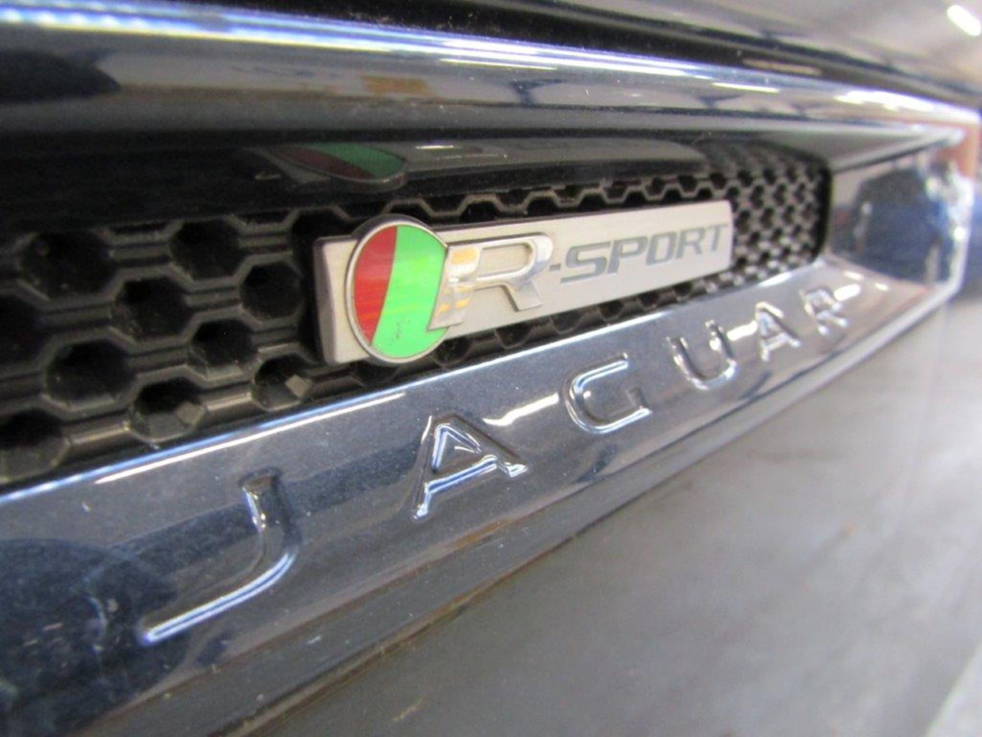 66 16 Jaguar F-Pace R-Sport AWD - Image 32 of 40