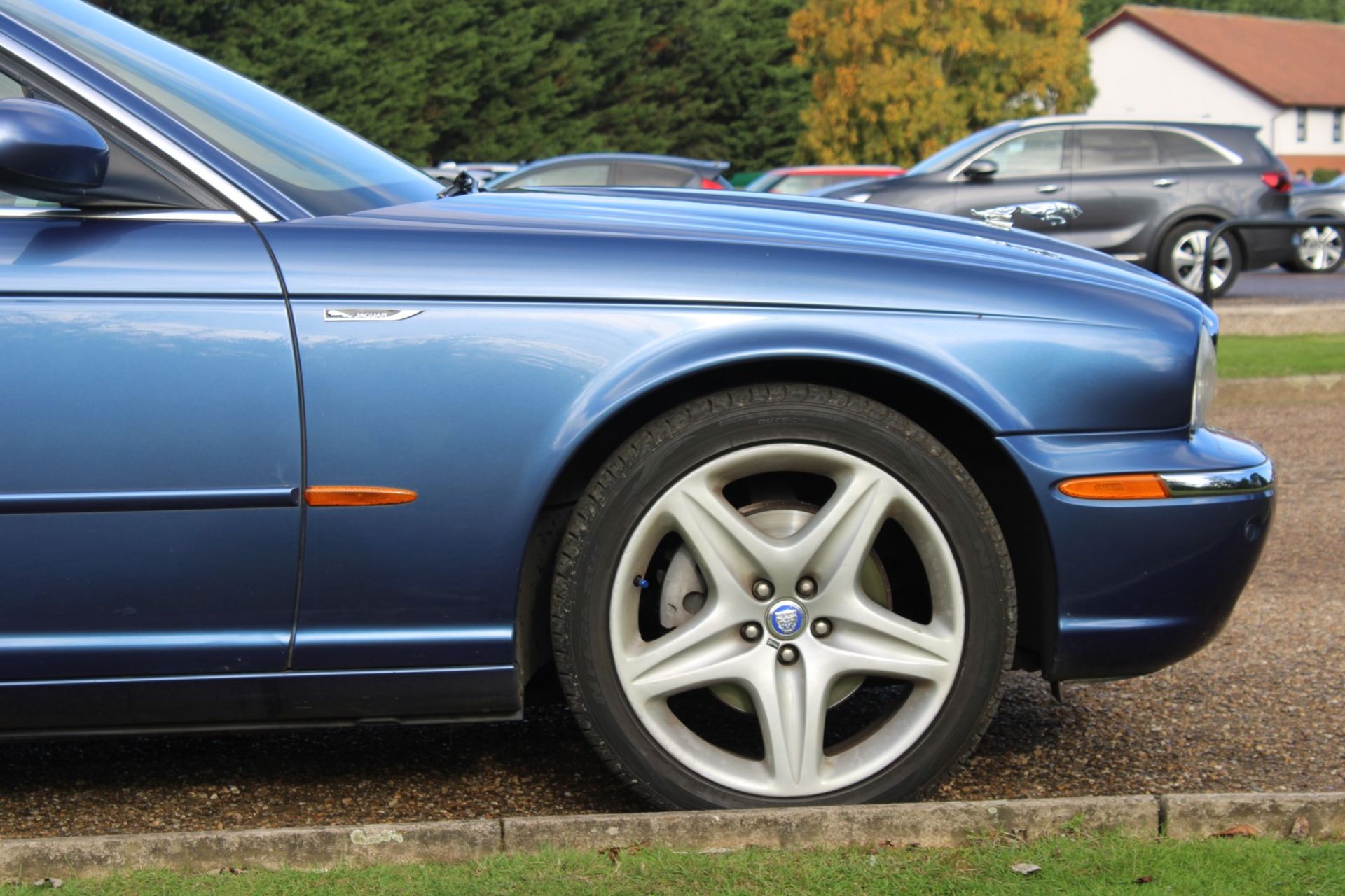 54 04 Jaguar XJ6 V6 SE Auto - Image 17 of 29