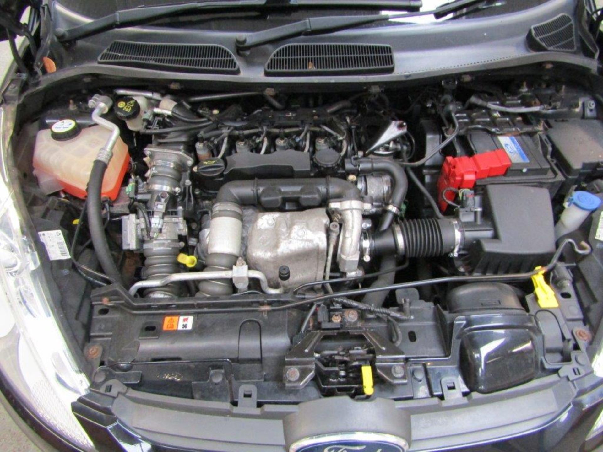 59 10 Ford Fiesta Zetec 90 TDCI - Image 12 of 20