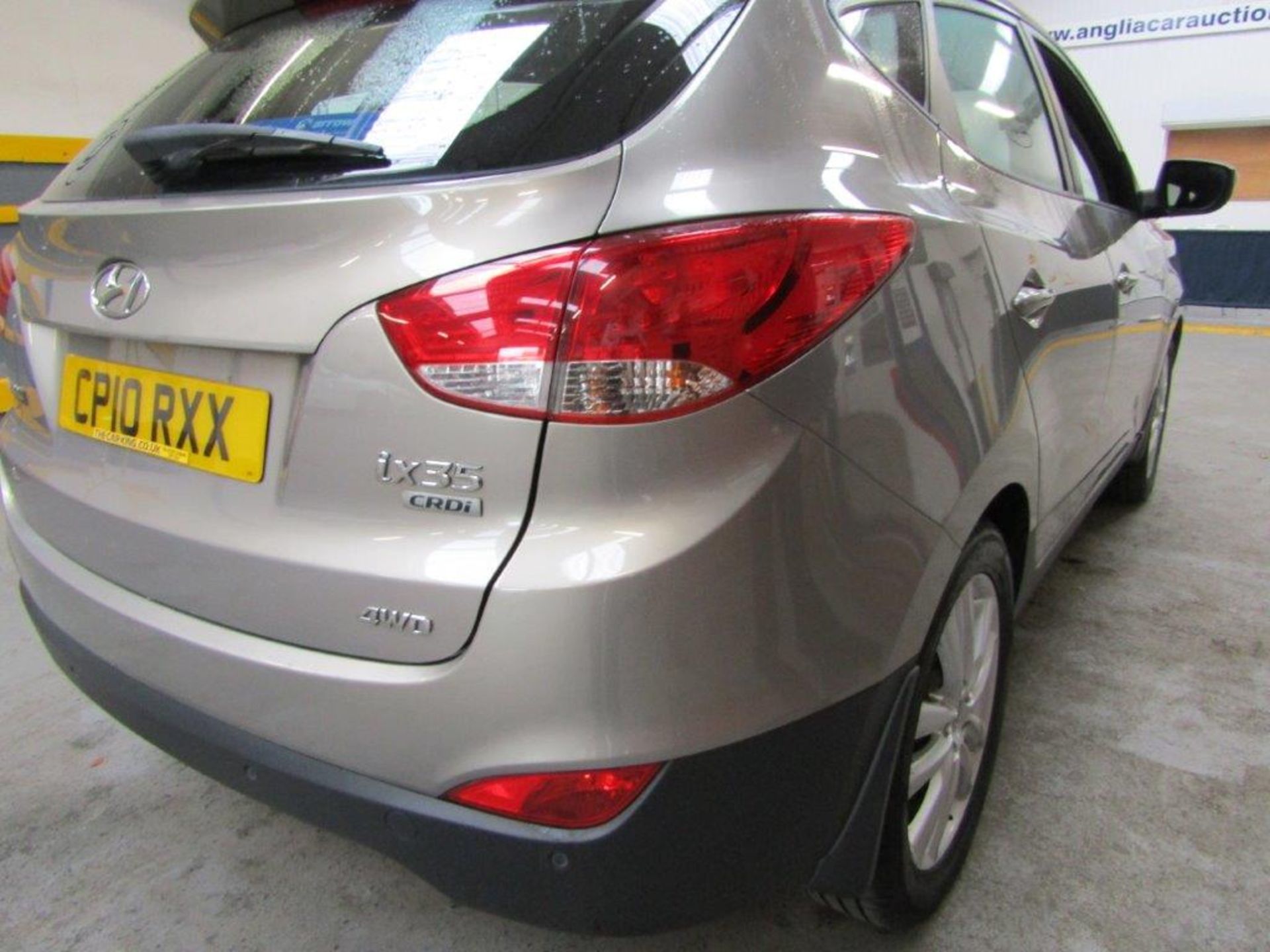 10 10 Hyundai IX35 Style 4WD CRDI - Image 9 of 22