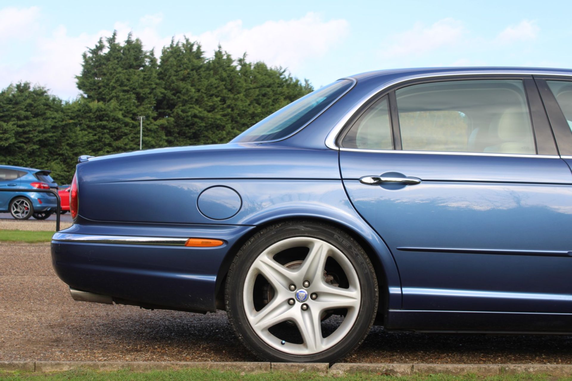 54 04 Jaguar XJ6 V6 SE Auto - Image 18 of 29