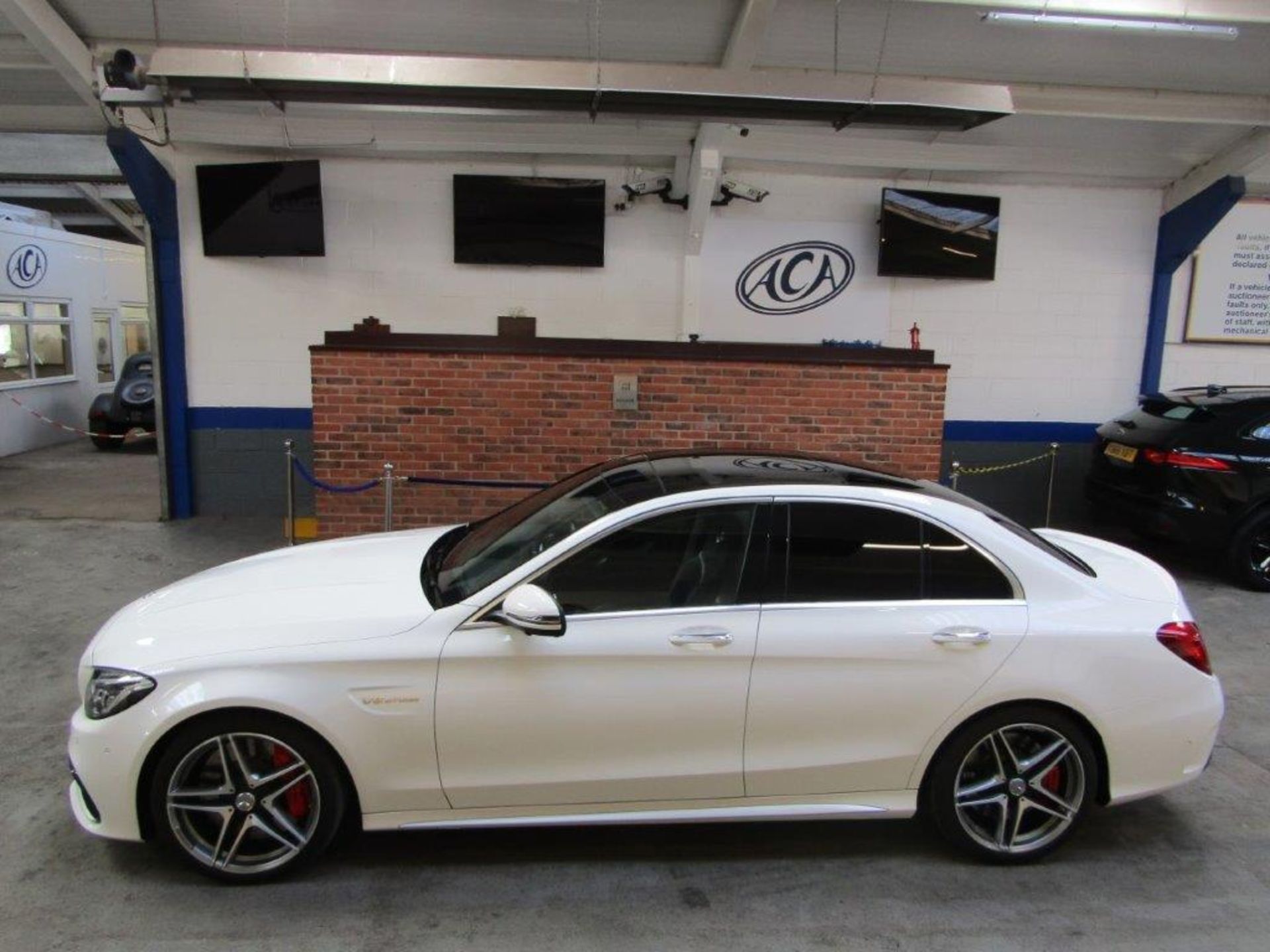 67 17 Mercedes AMG C63 S Premium - Image 2 of 60