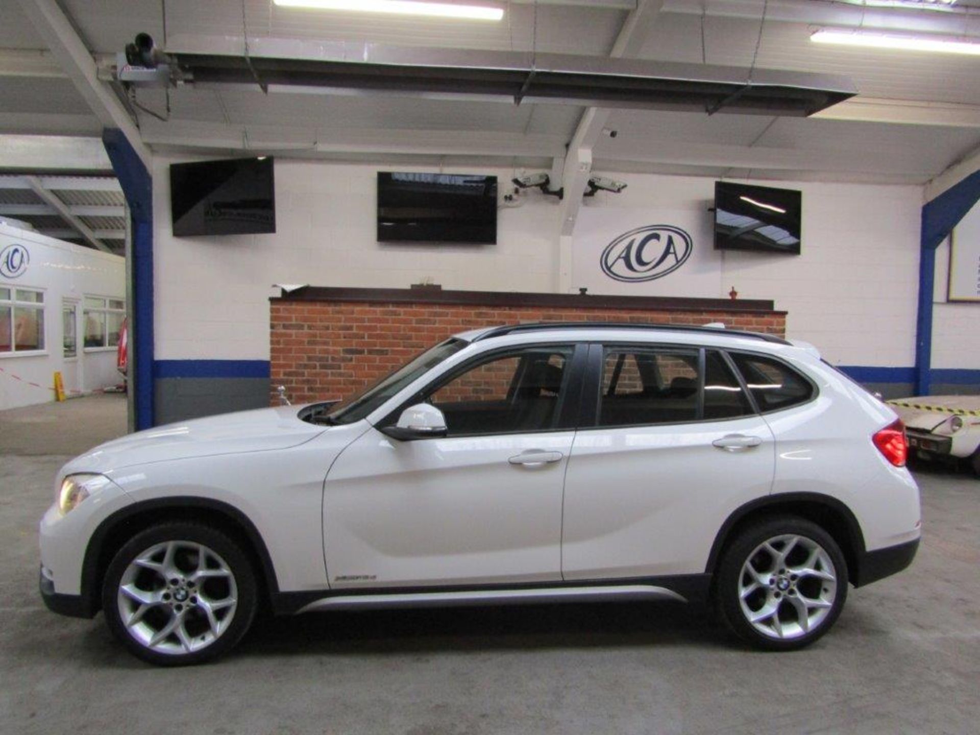 14 14 BMW X1 XDrive18D XLine - Image 2 of 31