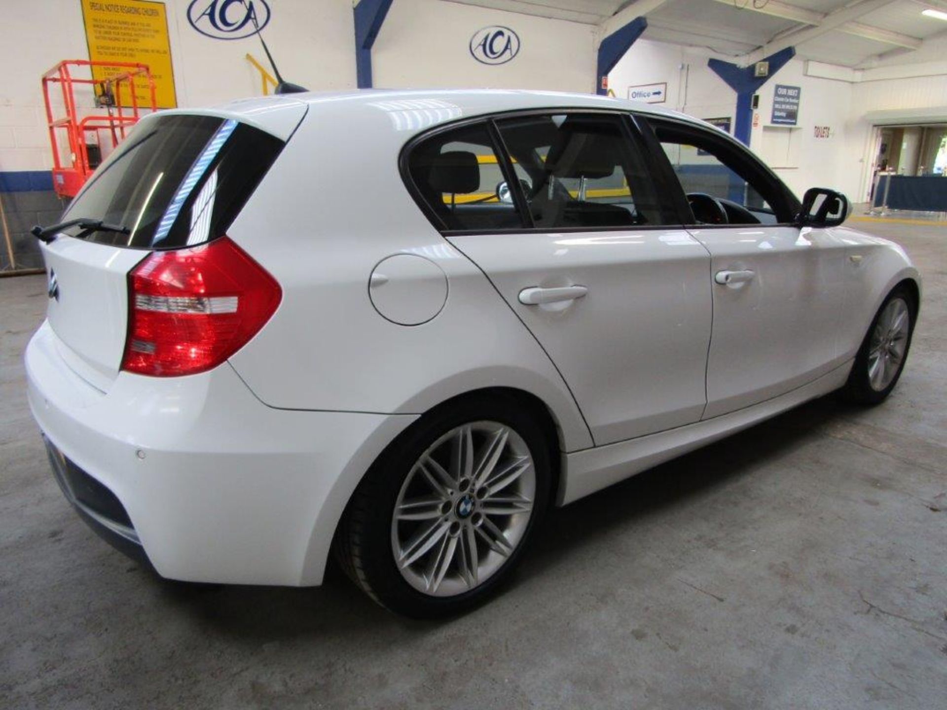 10 10 BMW 118d M Sport - Image 11 of 24