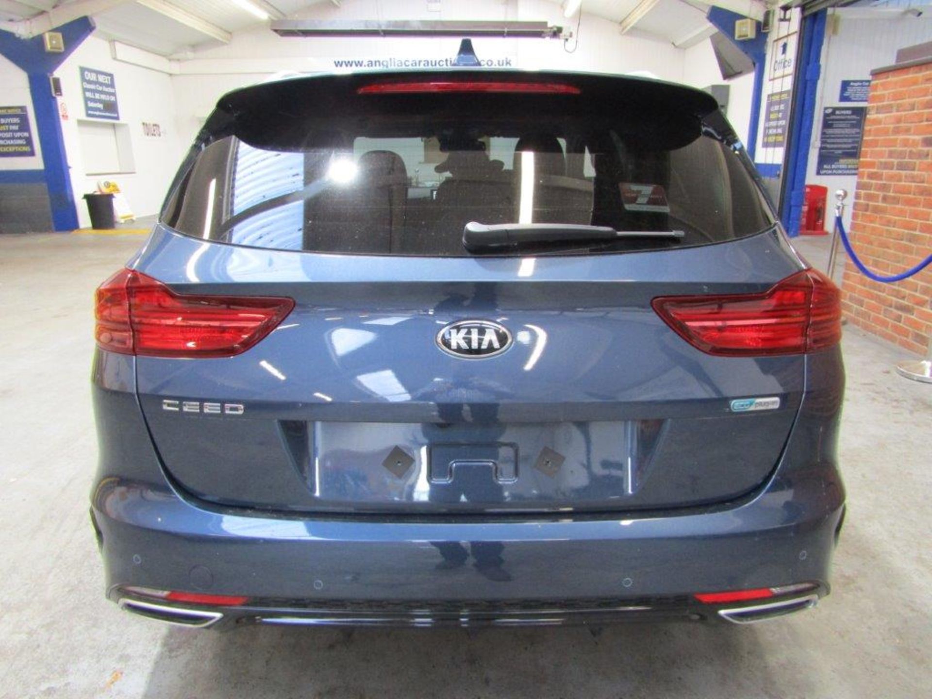 21 21 Kia Ceed 3 Phev S-A - Image 23 of 31