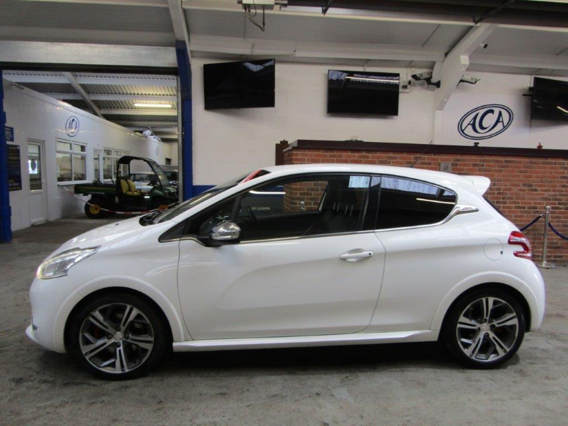 14 14 Peugeot 208 GTi - Image 2 of 25