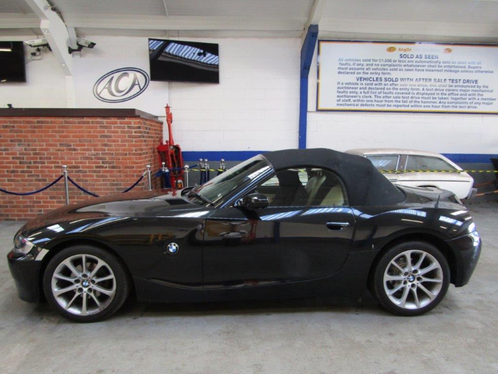 58 08 BMW Z4 2.0I Exclusive - Image 2 of 24