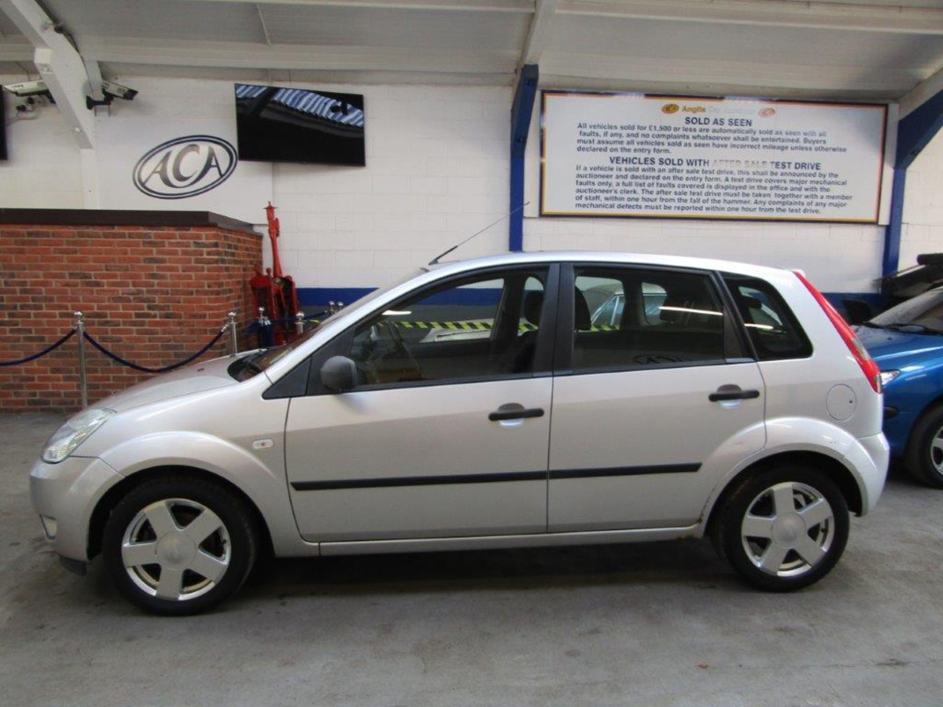 55 05 Ford Fiesta Zetec Climate - Image 2 of 18