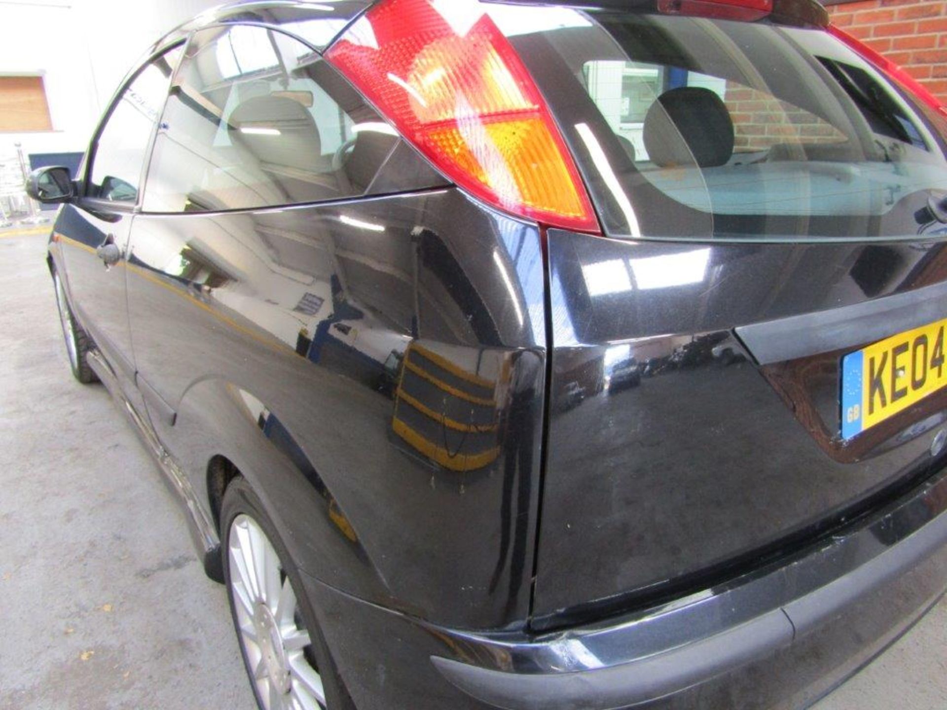 04 04 Ford Focus Zetec - Image 17 of 18