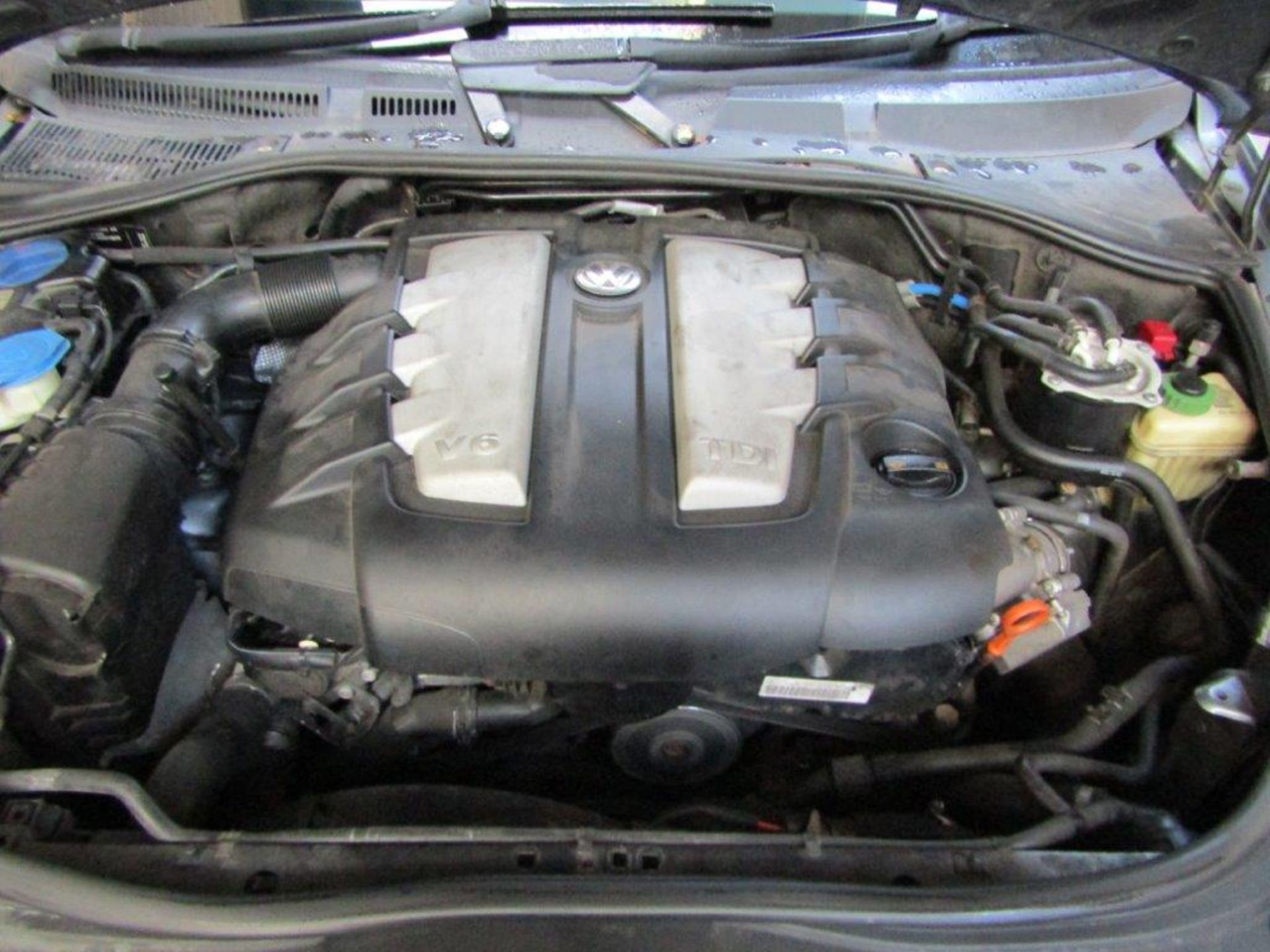 55 05 VW Touareg V6 TDI Sport A - Image 15 of 21