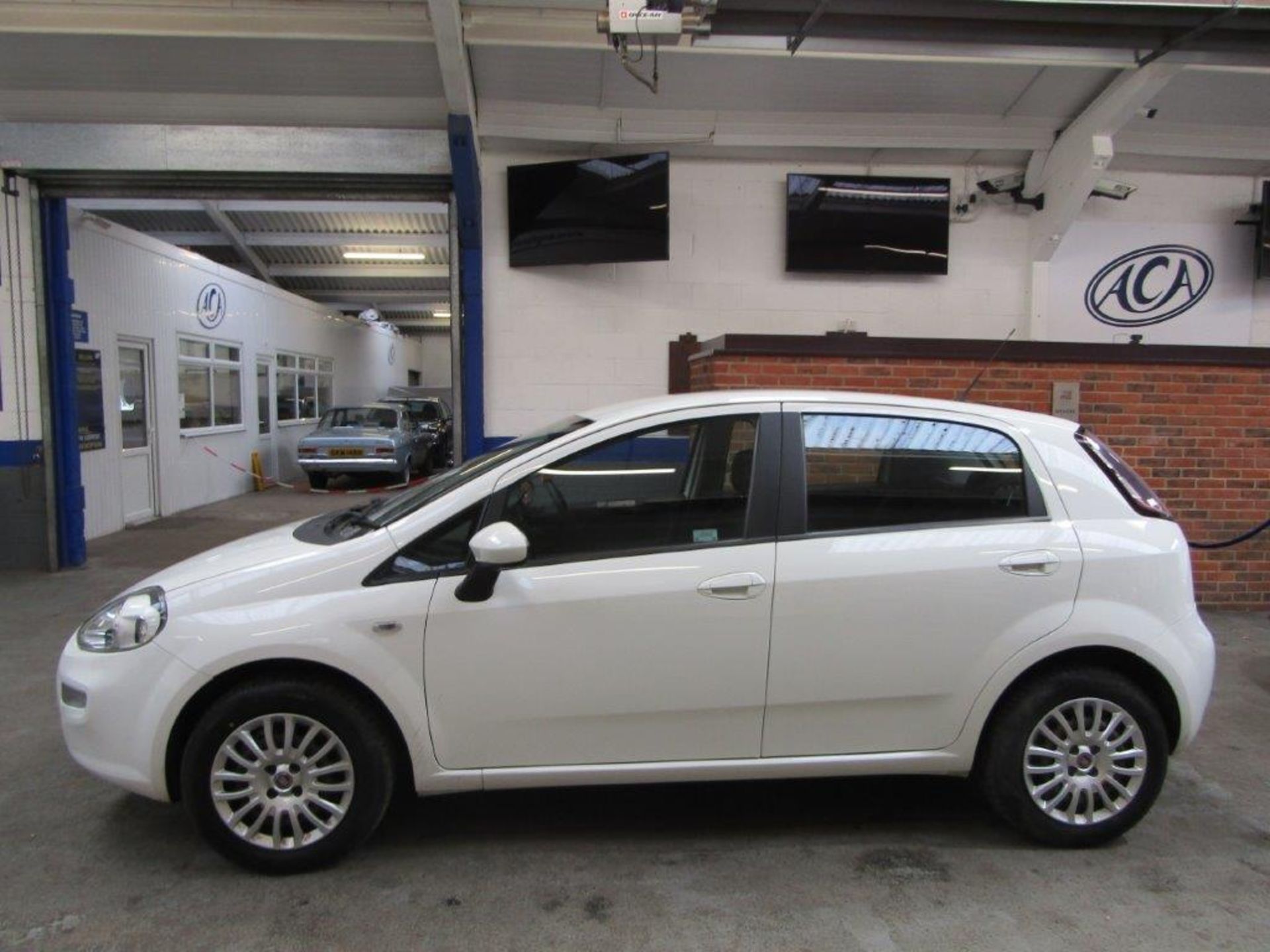 14 14 Fiat Punto Pop - Image 2 of 20