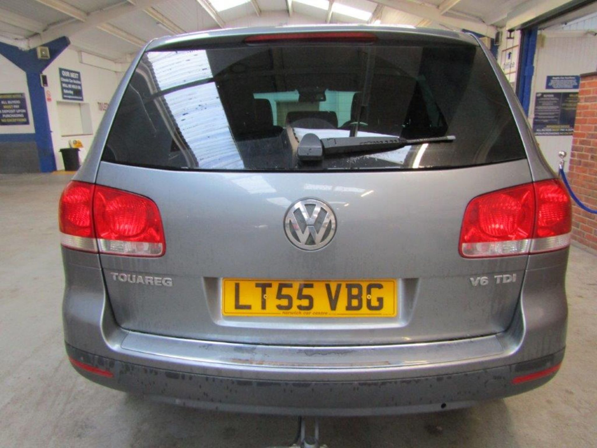 55 05 VW Touareg V6 TDI Sport A - Image 13 of 21