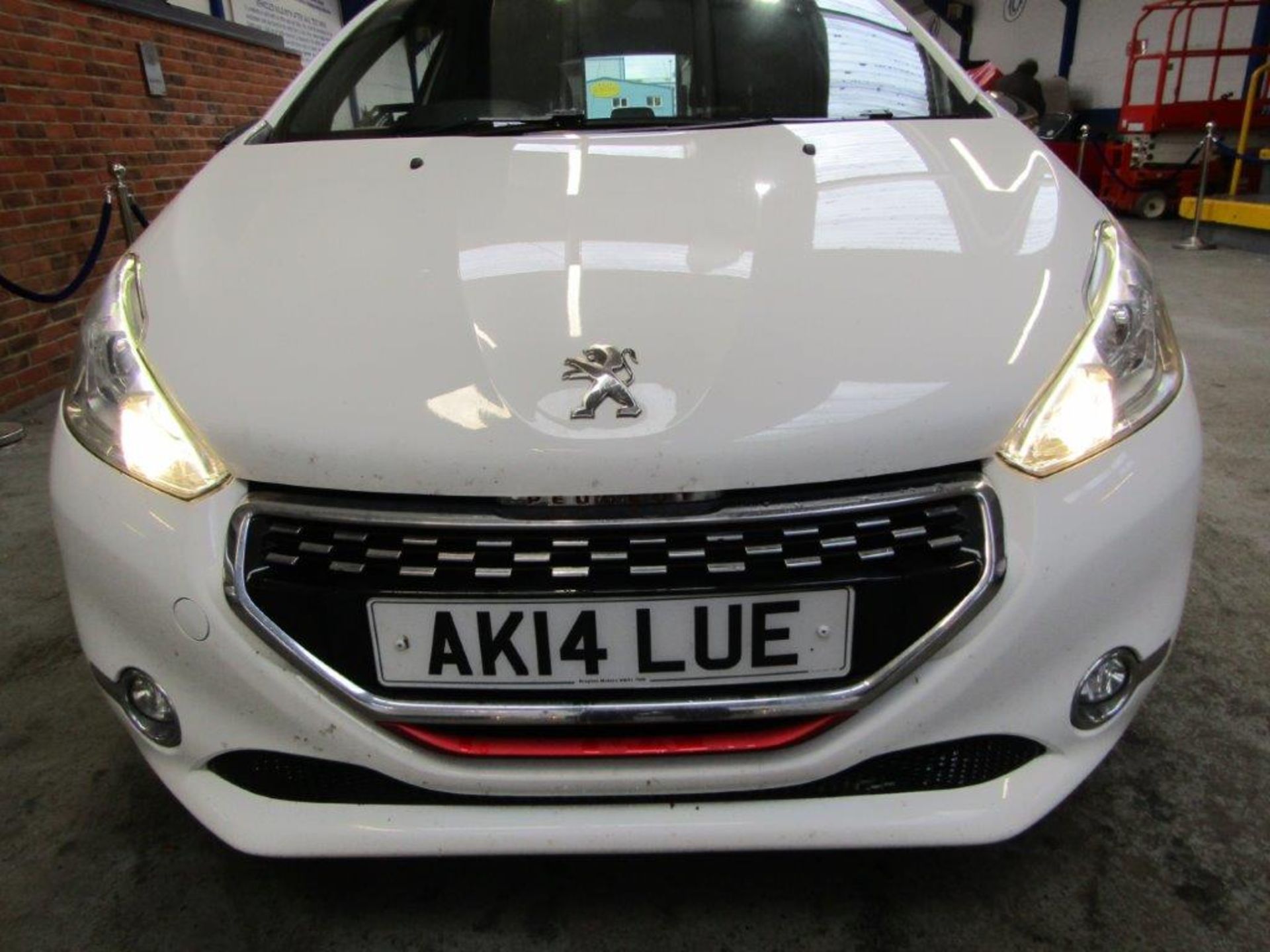 14 14 Peugeot 208 GTi - Image 18 of 25