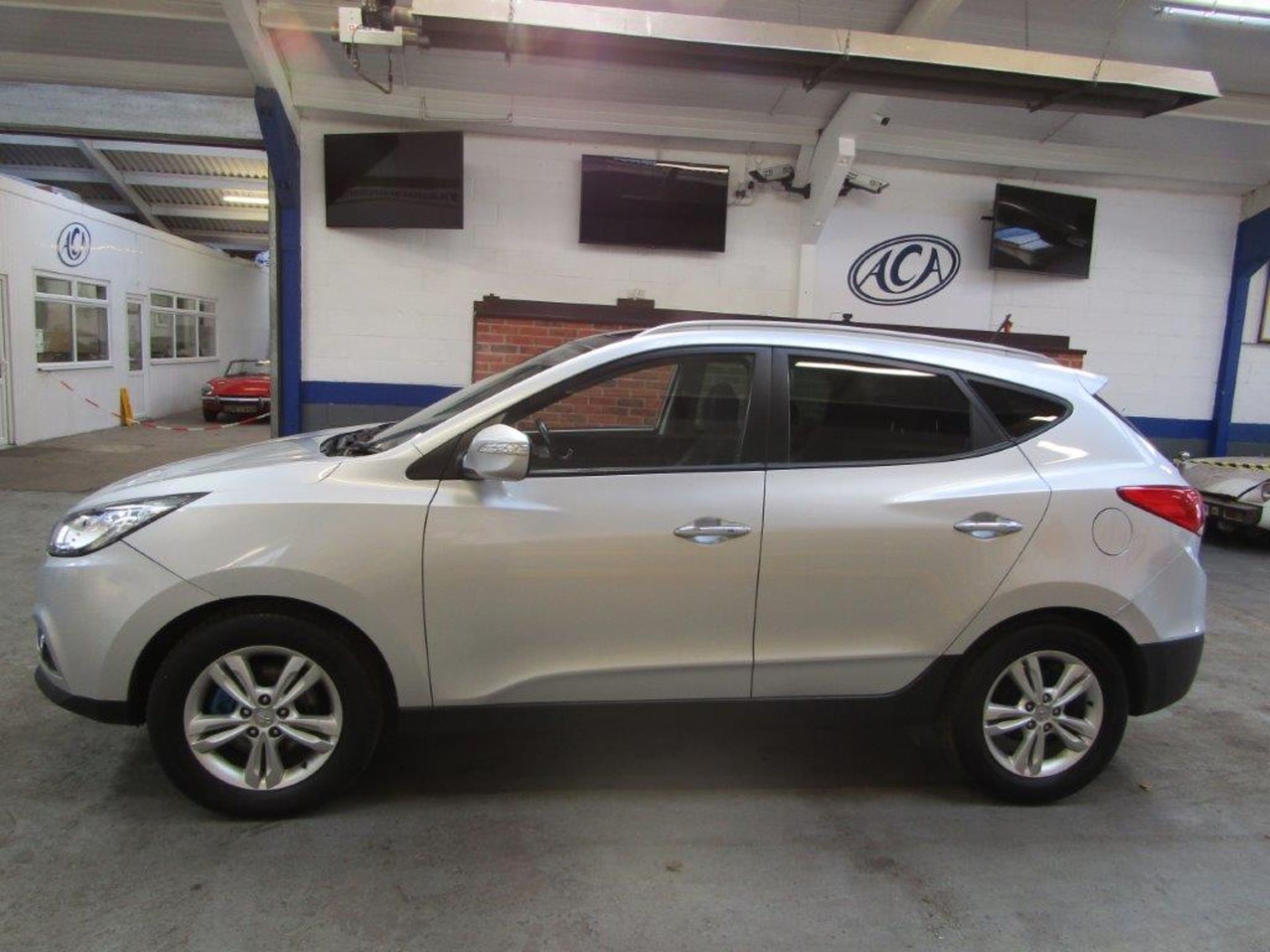 61 12 Hyundai iX35 Premium 2WD CRDi - Image 2 of 27