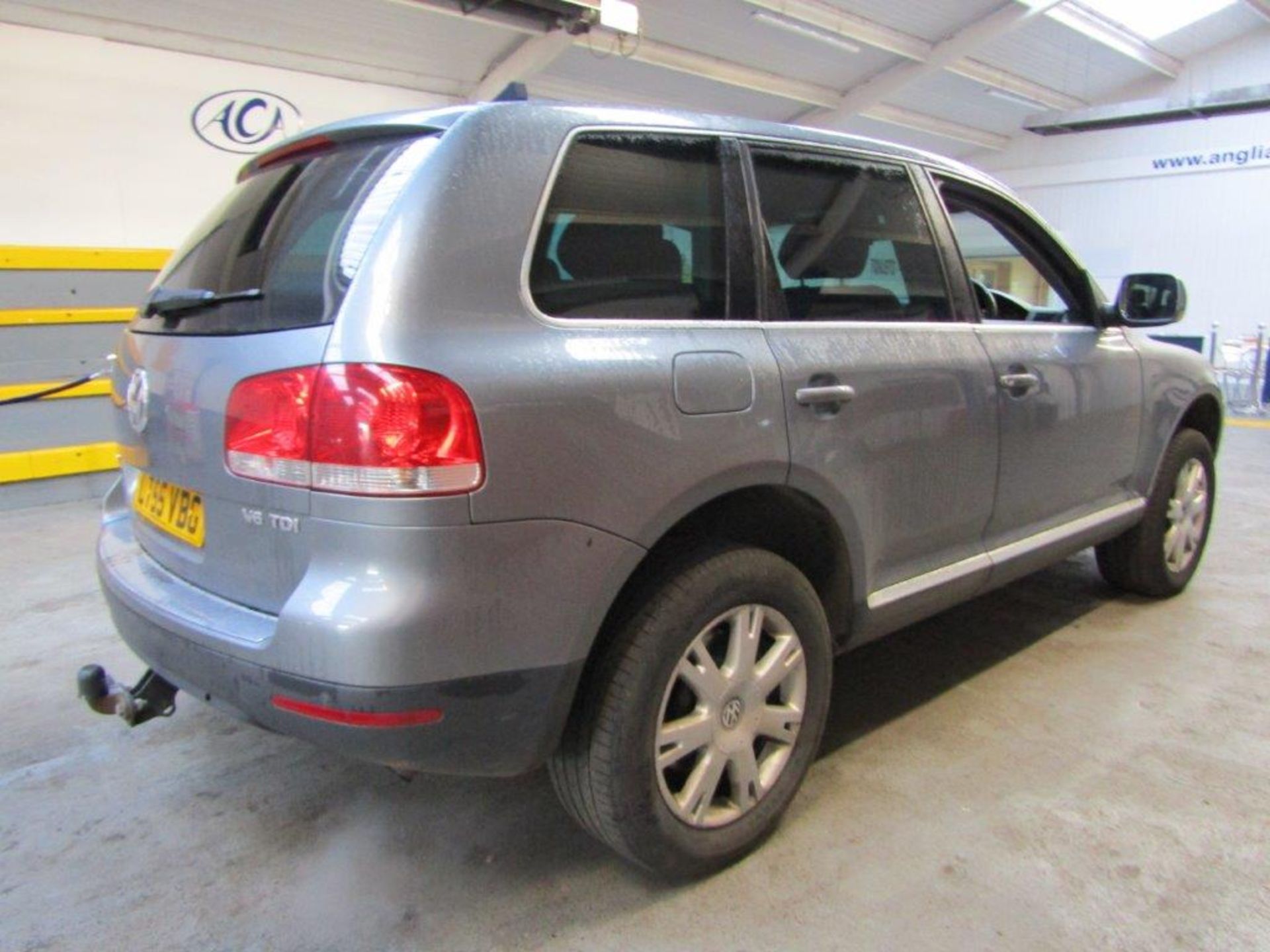 55 05 VW Touareg V6 TDI Sport A - Image 10 of 21