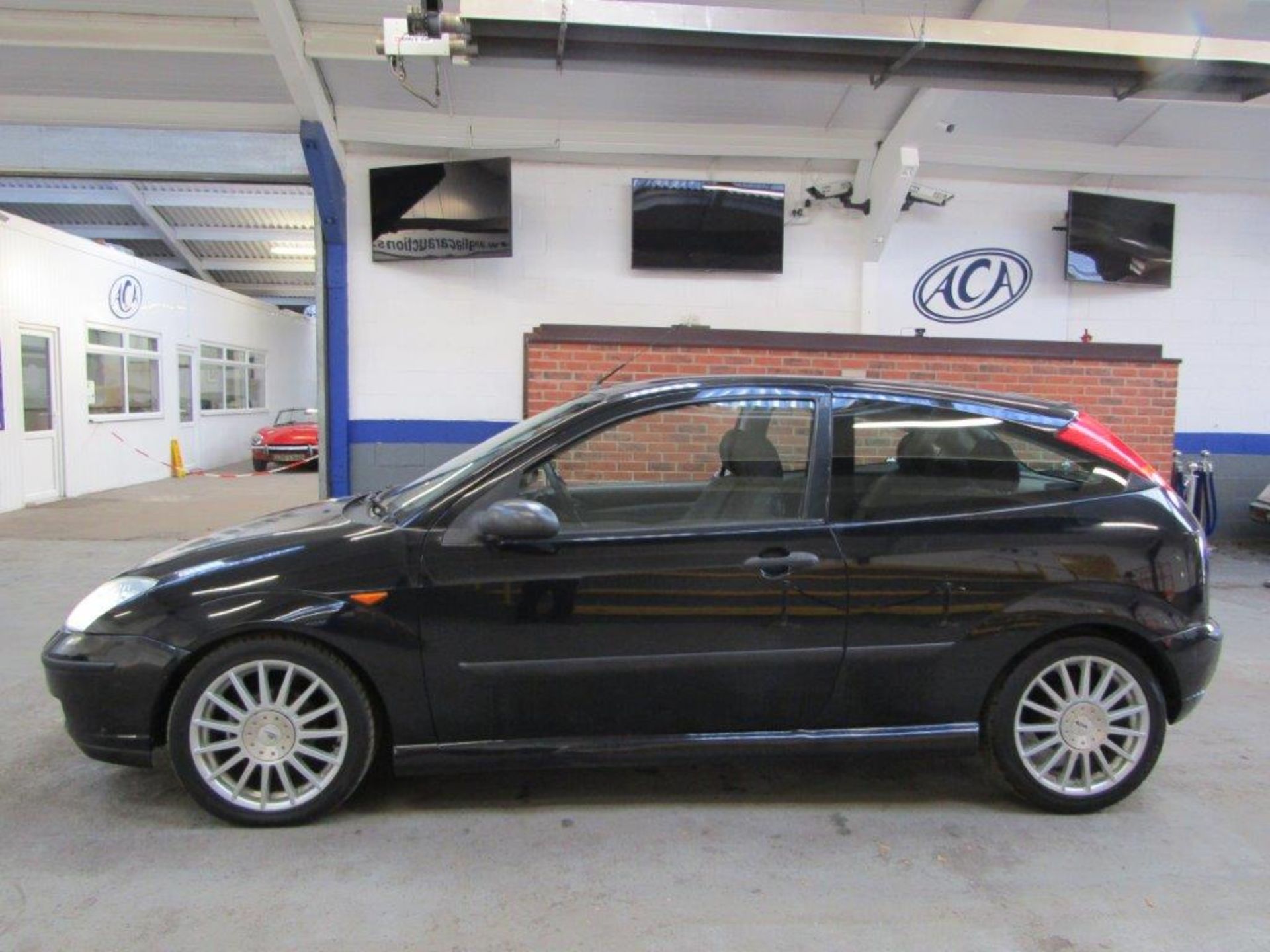 04 04 Ford Focus Zetec - Image 2 of 18