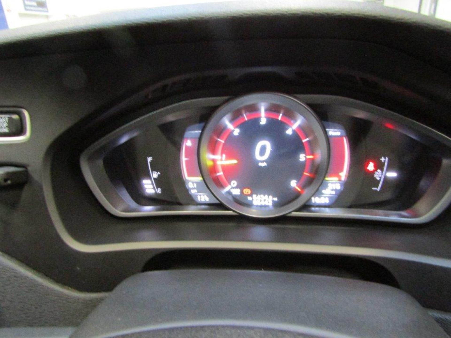 16 16 Volvo V40 R-Design Pro D2 - Image 24 of 26