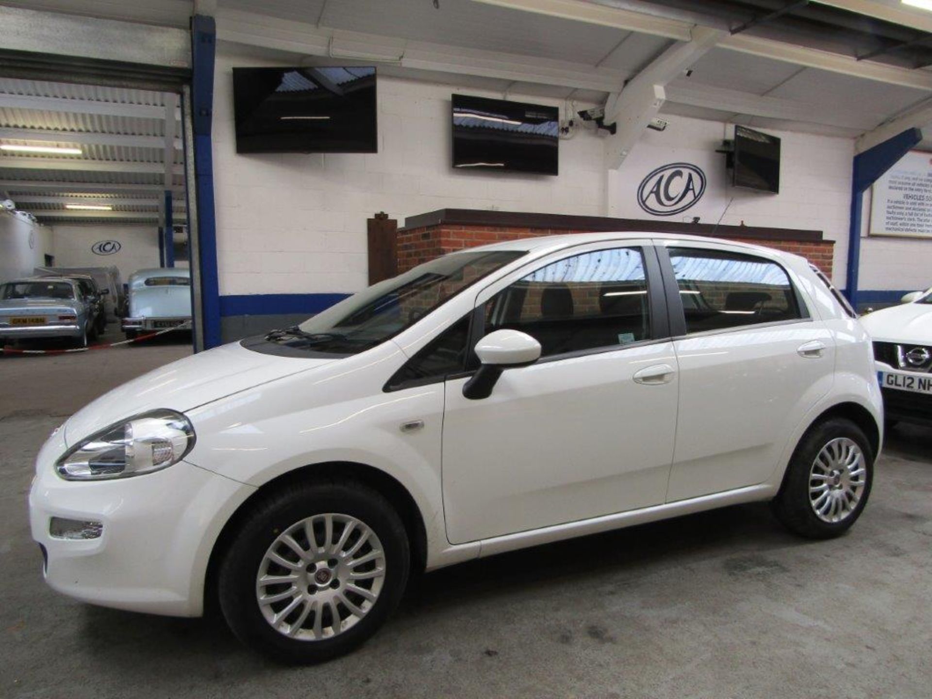 14 14 Fiat Punto Pop