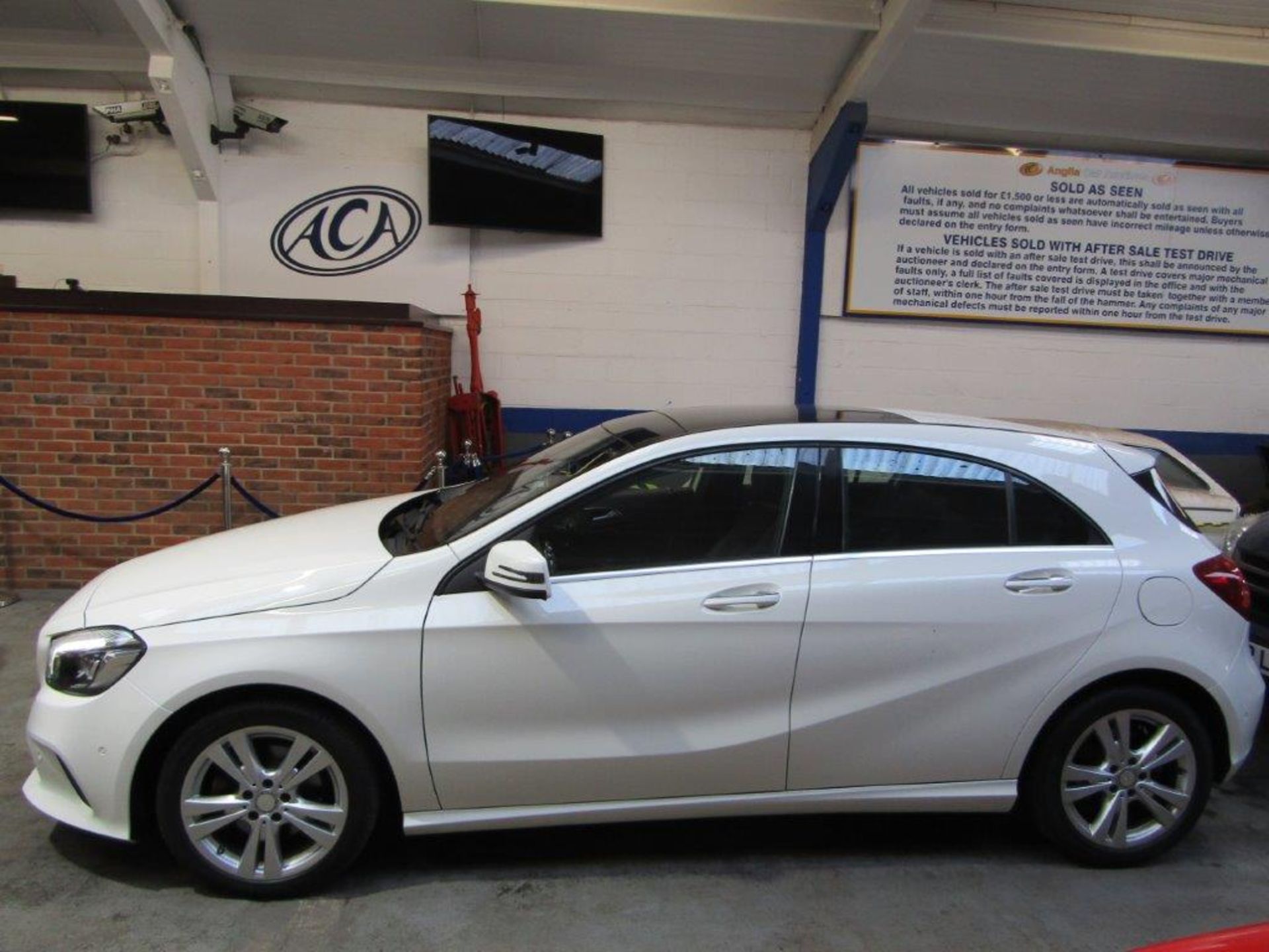 16 16 Mercedes A200 sport Prem + - Image 2 of 24