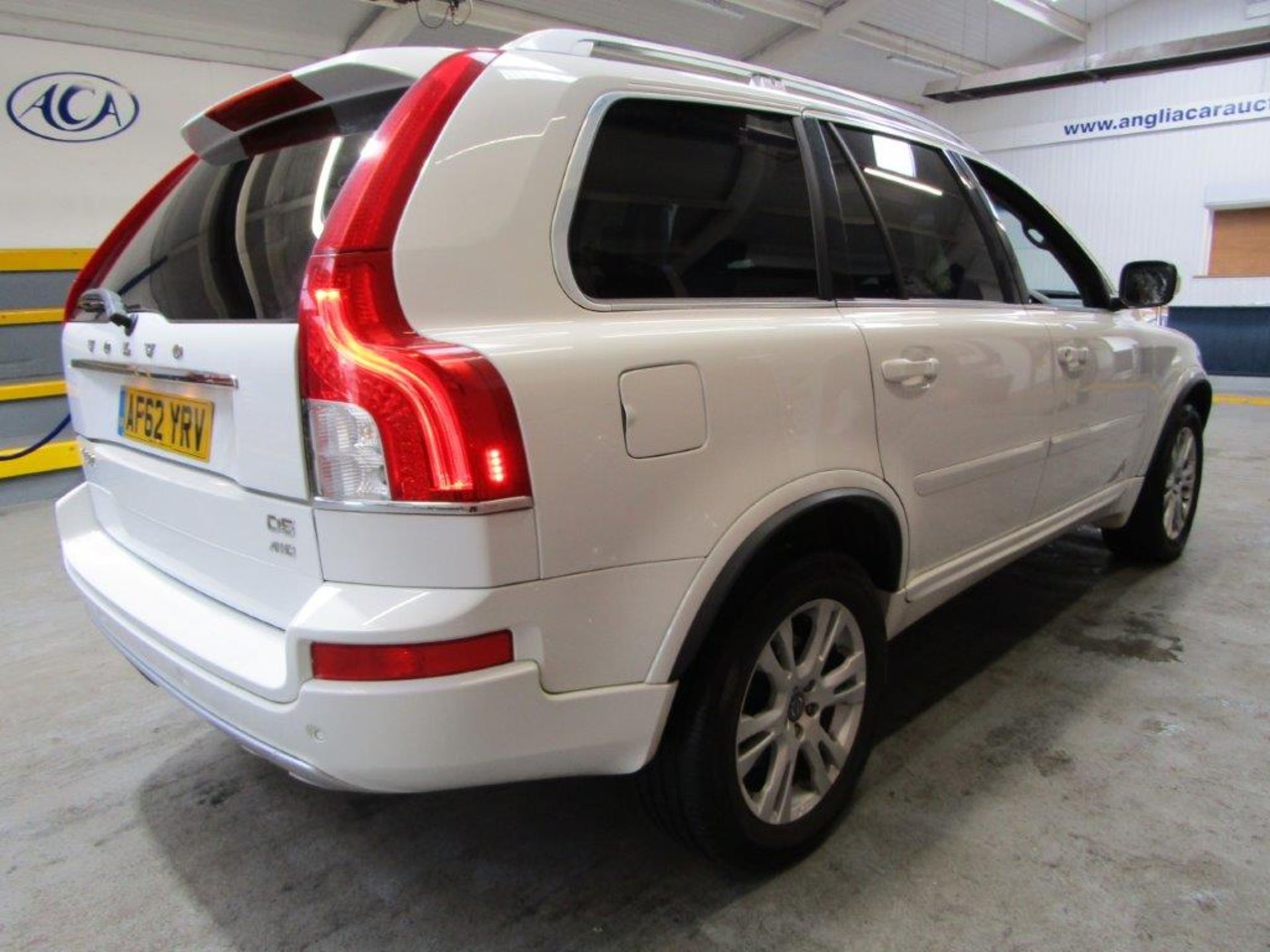 62 12 Volvo XC90 SE Lux AWD - Image 15 of 26