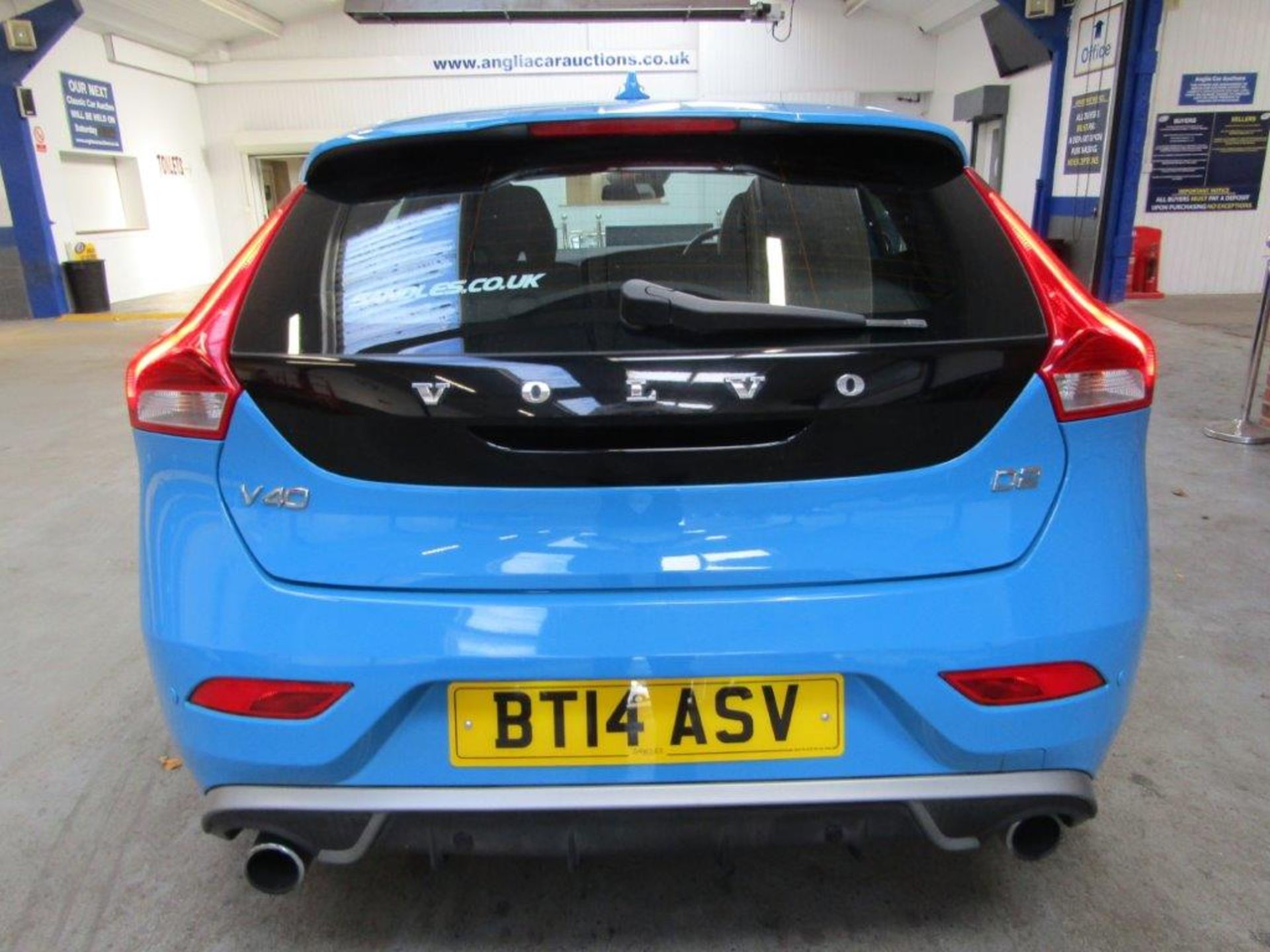 14 14 Volvo V40 R-Design D2 - Image 14 of 25