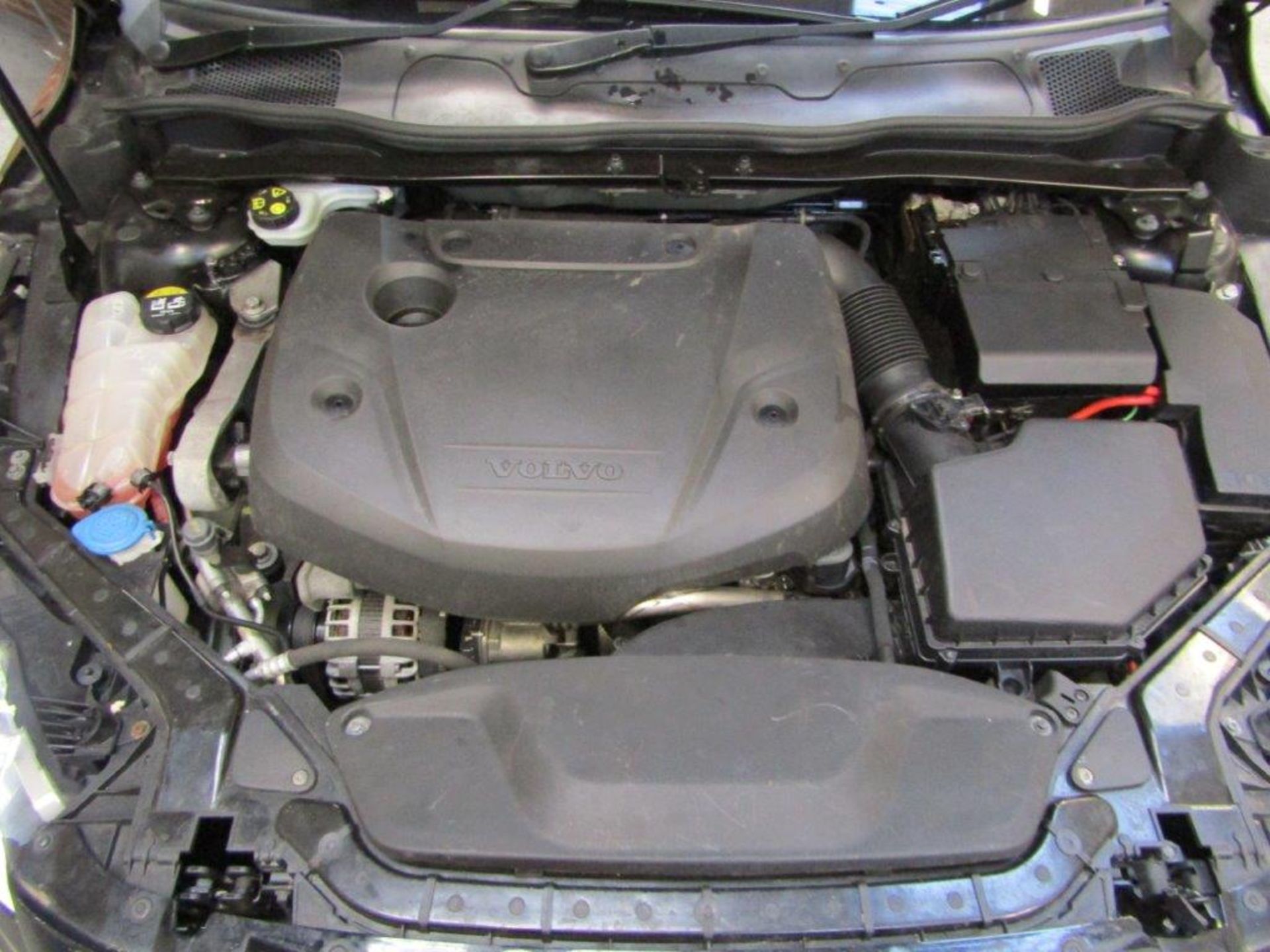 16 16 Volvo V40 R-Design Pro D2 - Image 17 of 26