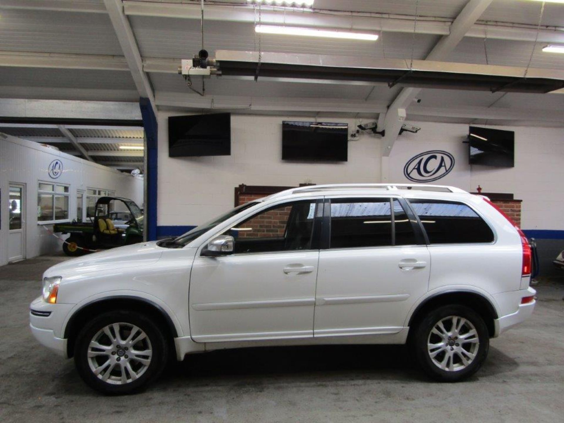 62 12 Volvo XC90 SE Lux AWD - Image 2 of 26