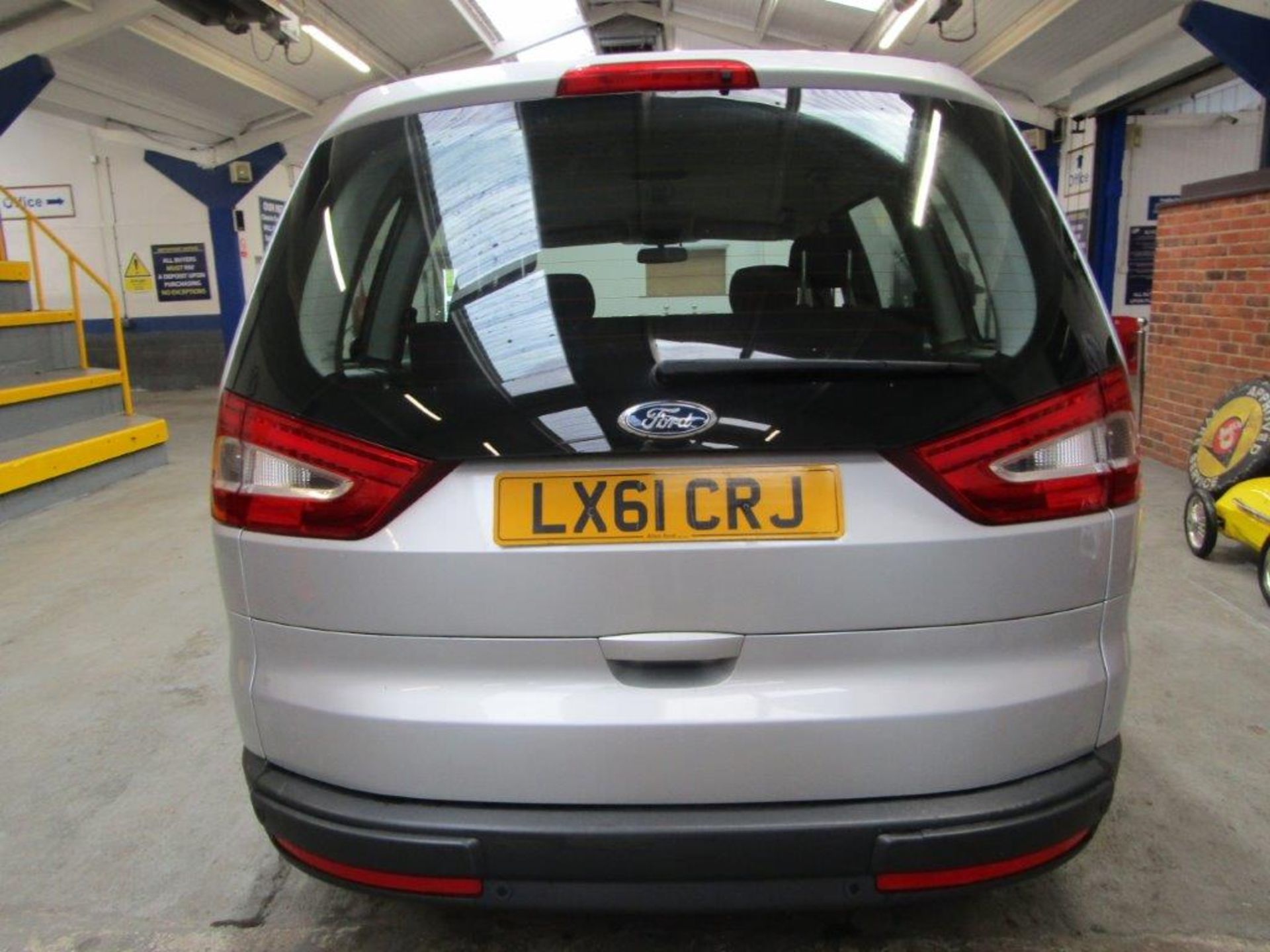 61 11 Ford Galaxy Zetec TDCi Auto - Image 17 of 33