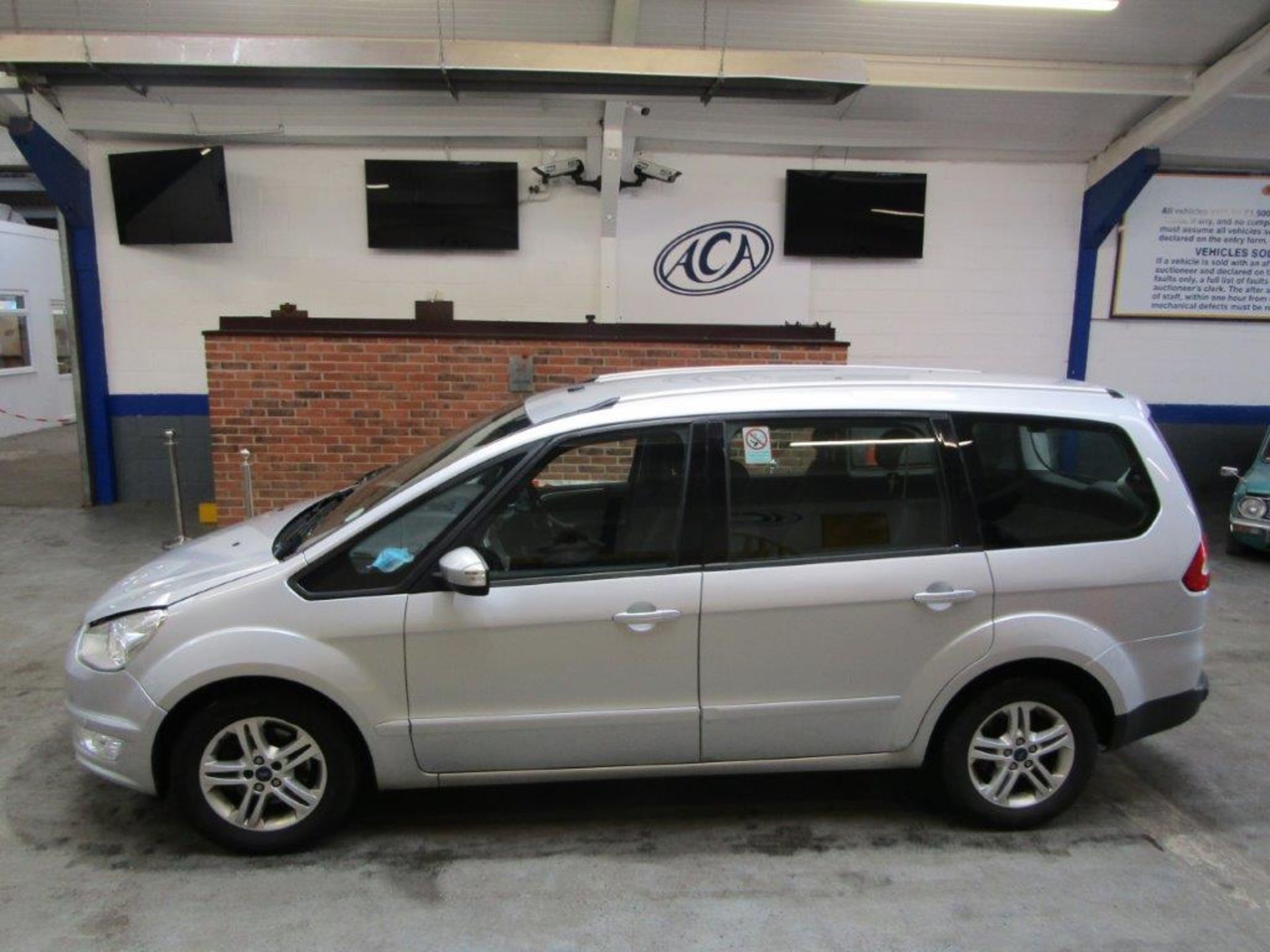 61 11 Ford Galaxy Zetec TDCi Auto - Image 2 of 33