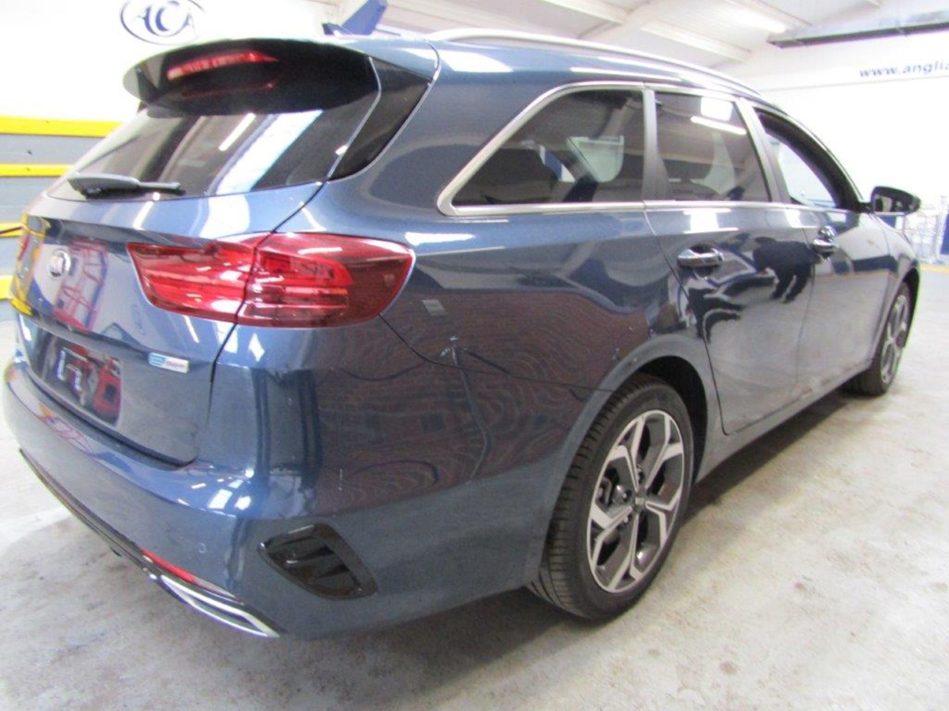 21 21 Kia Ceed 3 Phev S-A - Image 8 of 24