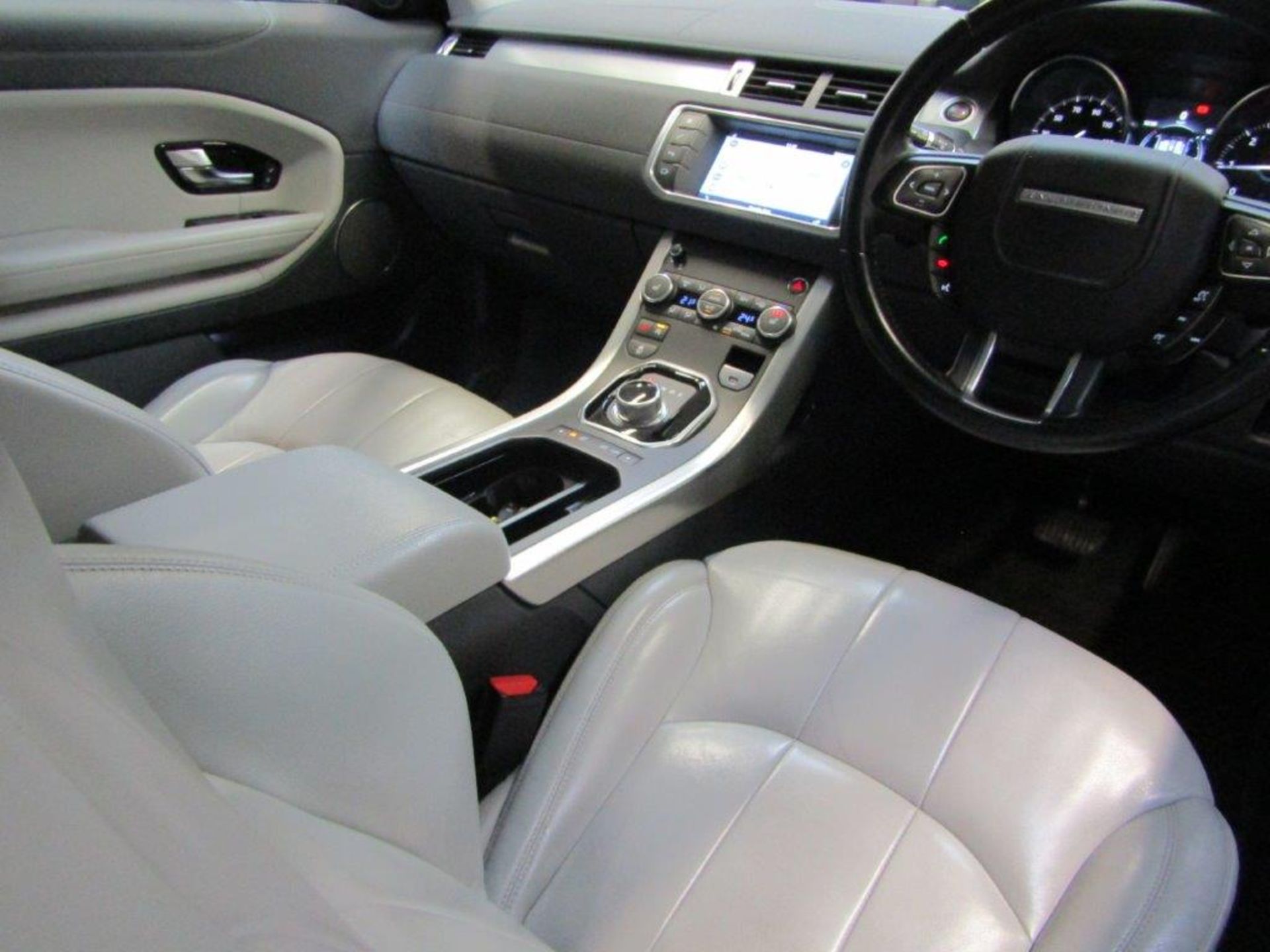 65 15 Range Rover Evoque SE Tech TD - Image 19 of 28