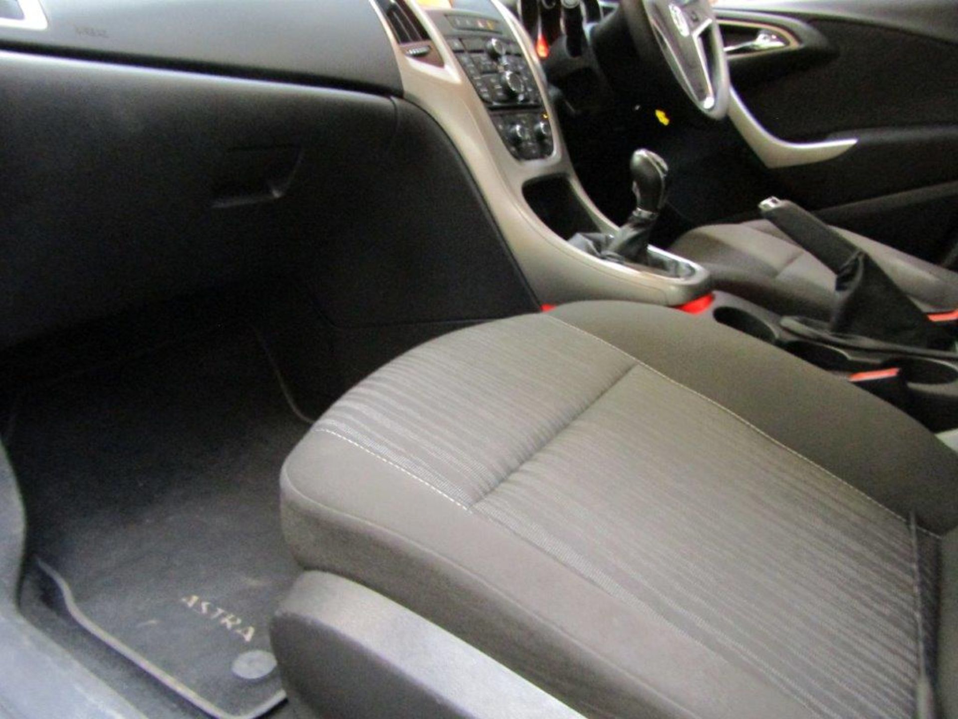 59 09 Vauxhall Astra Exclusiv 113 - Image 5 of 19