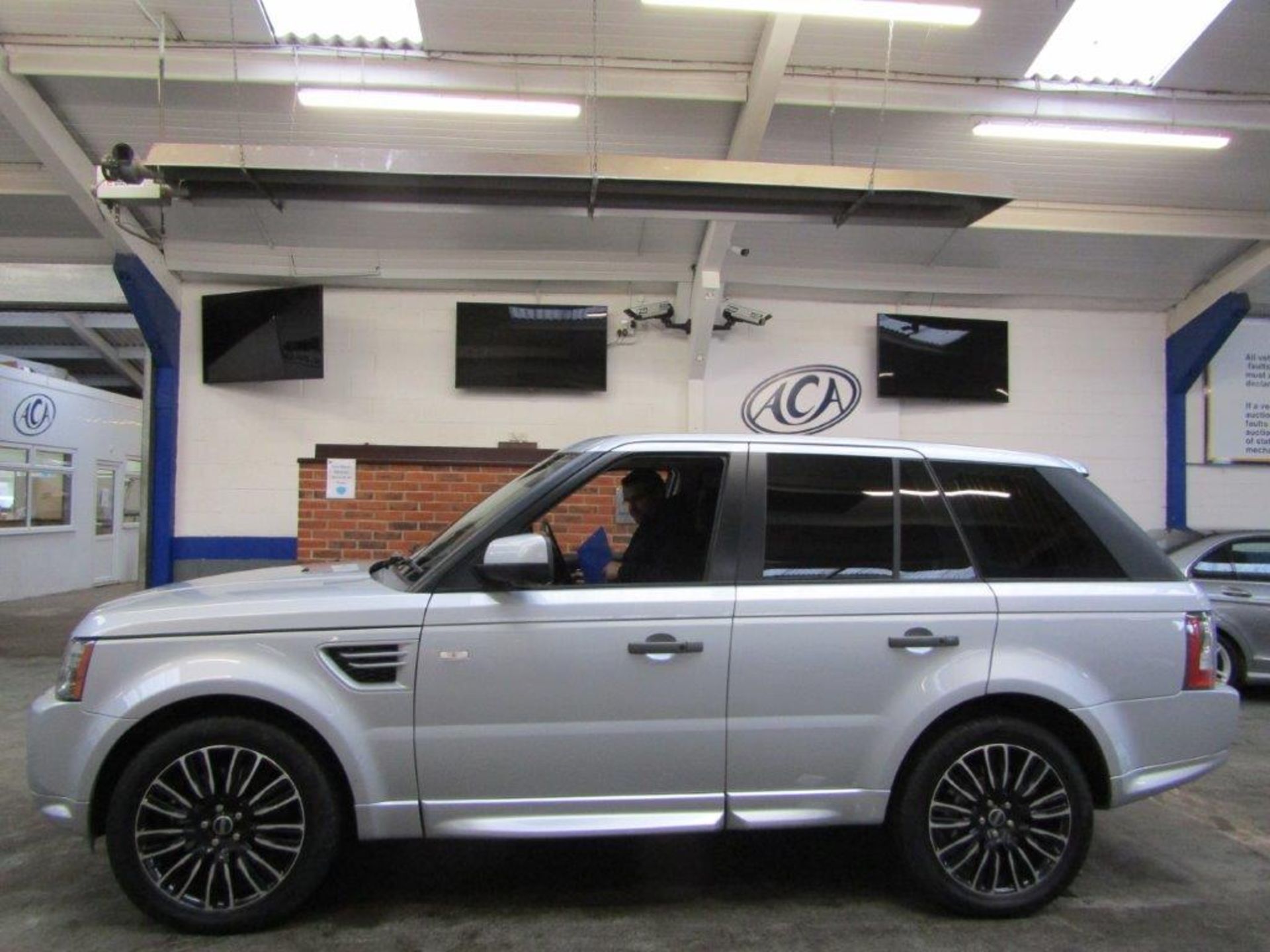 59 09 Range Rover SP HSE TDV6 A - Image 4 of 30